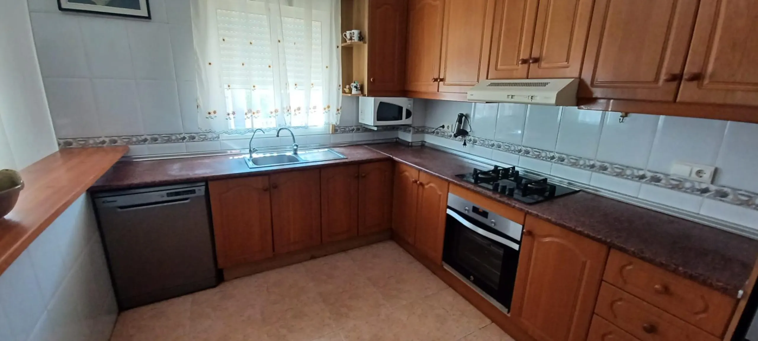3 BEDROOM, 2 BATHROOM TOWNHOUSE WITH POOL IN ORIHUELA COSTA