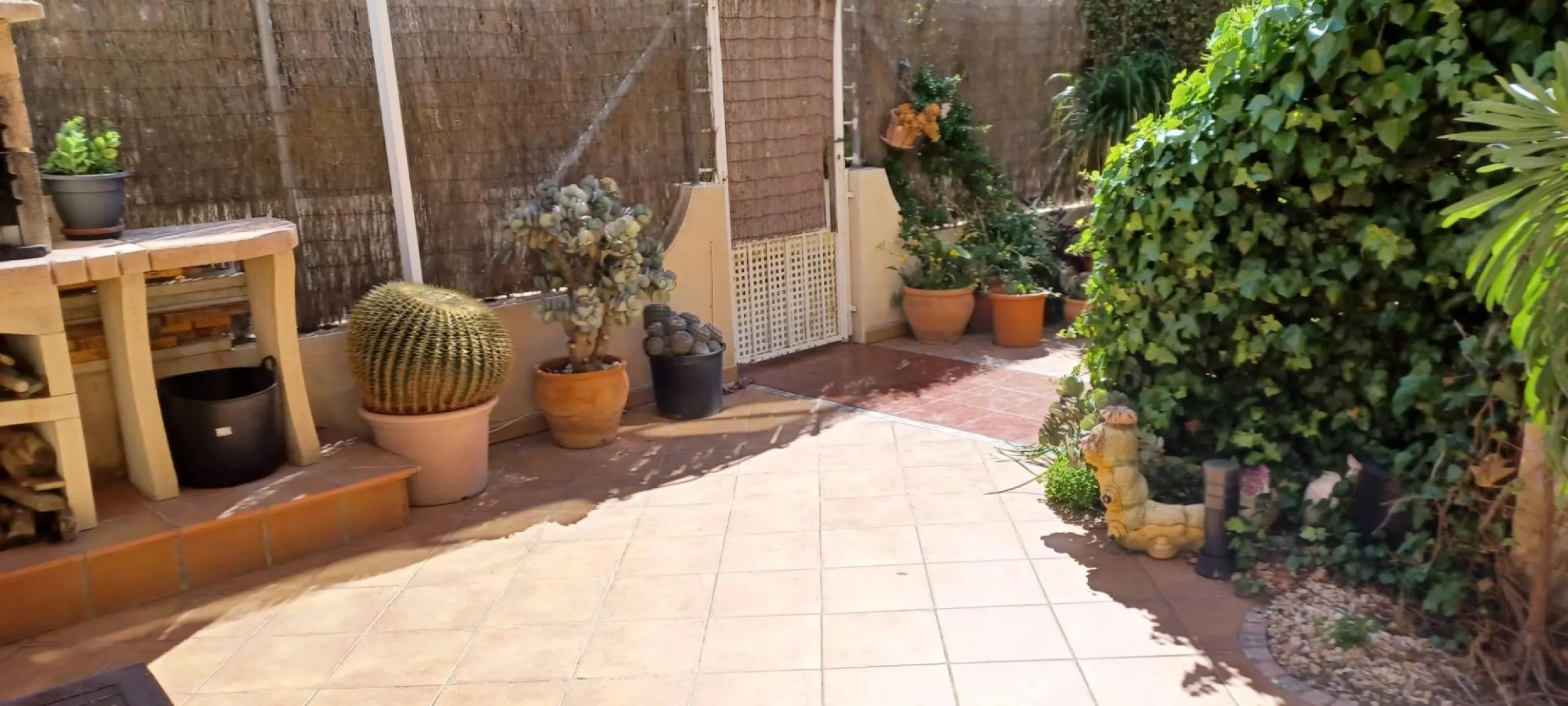 3 BEDROOM, 2 BATHROOM TOWNHOUSE WITH POOL IN ORIHUELA COSTA