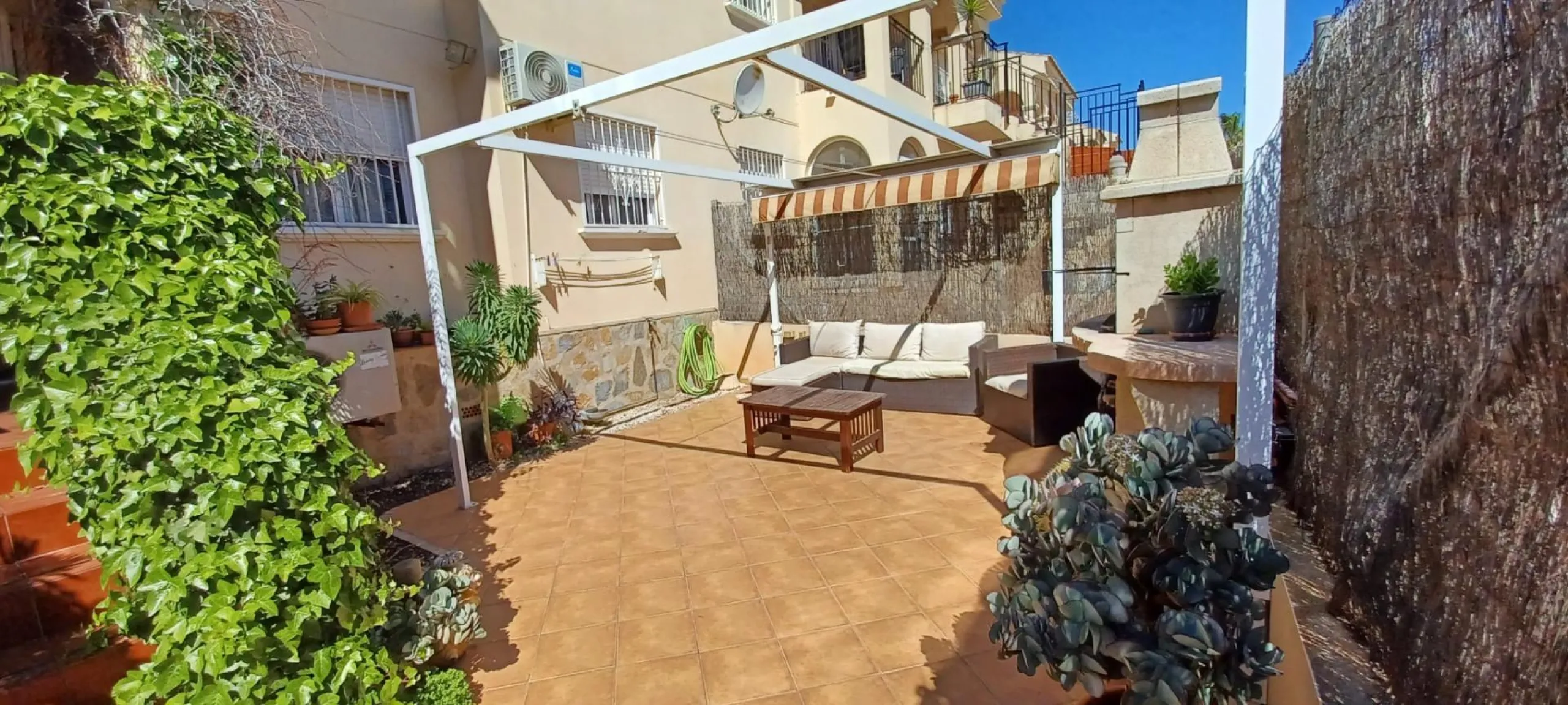 3 BEDROOM, 2 BATHROOM TOWNHOUSE WITH POOL IN ORIHUELA COSTA