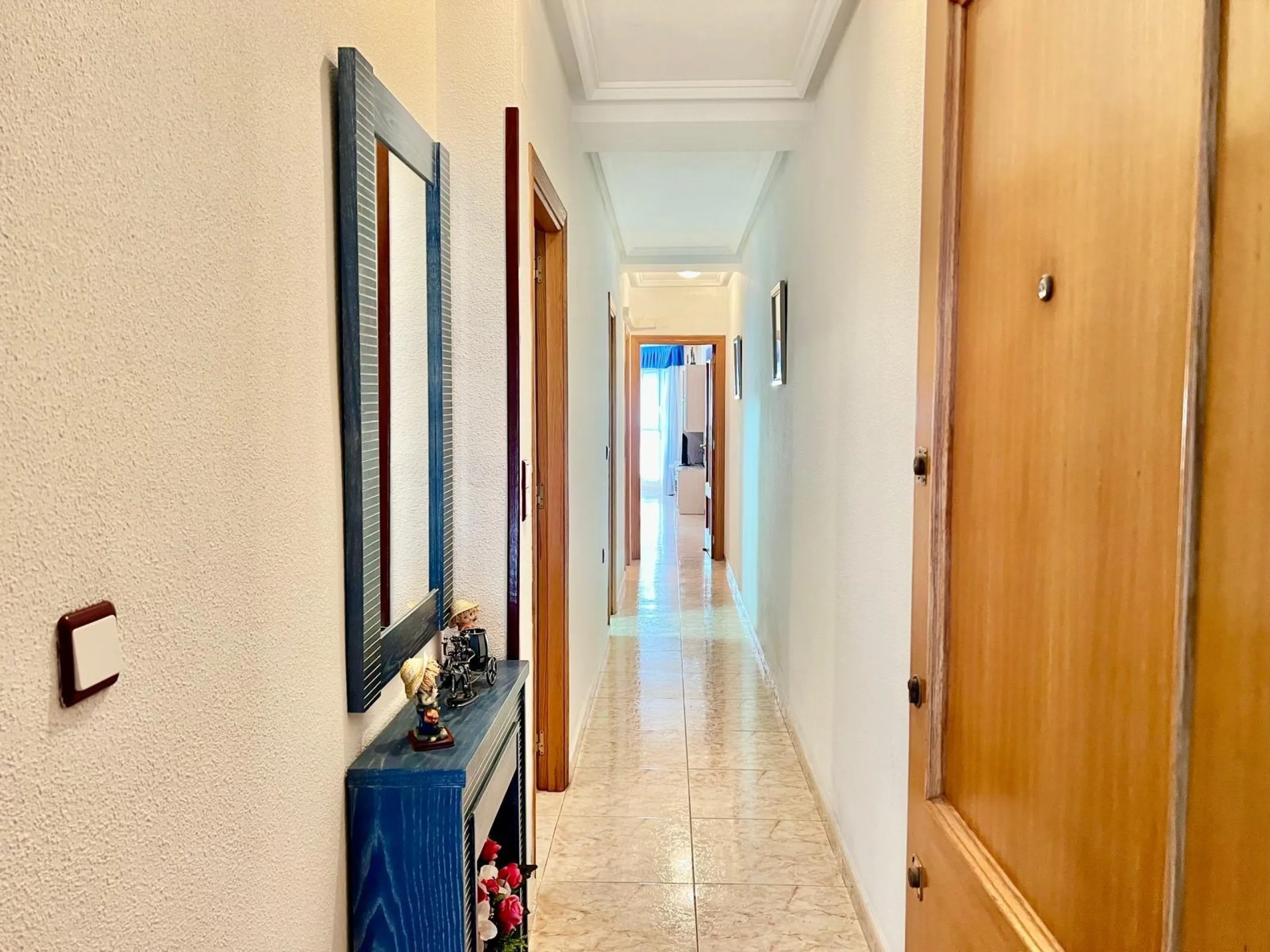 IMPECABLE VIVIENDA DE 2 HABITACIONES + PARKING EN PLENA AVENIDA DE LAS HABANERAS, A TAN SOLO 450m DE LA PLAYA