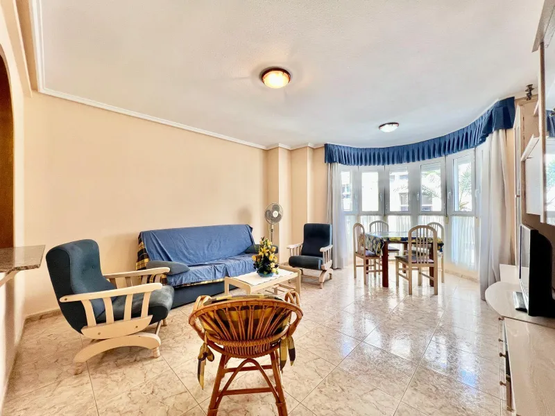IMPECABLE VIVIENDA DE 2 HABITACIONES + PARKING EN PLENA AVENIDA DE LAS HABANERAS, A TAN SOLO 450m DE LA PLAYA