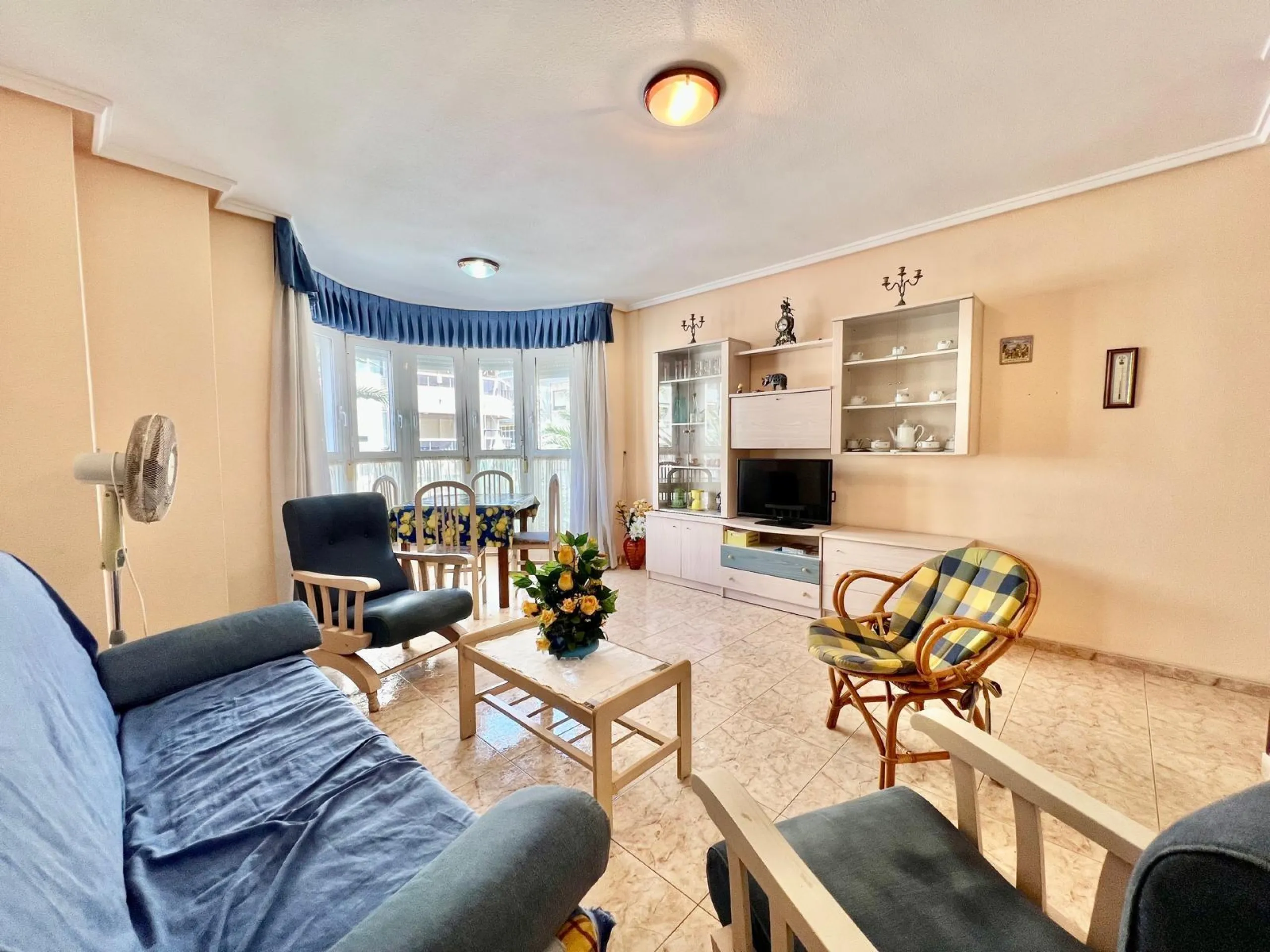 IMPECABLE VIVIENDA DE 2 HABITACIONES + PARKING EN PLENA AVENIDA DE LAS HABANERAS, A TAN SOLO 450m DE LA PLAYA