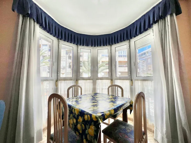 IMPECABLE VIVIENDA DE 2 HABITACIONES + PARKING EN PLENA AVENIDA DE LAS HABANERAS, A TAN SOLO 450m DE LA PLAYA