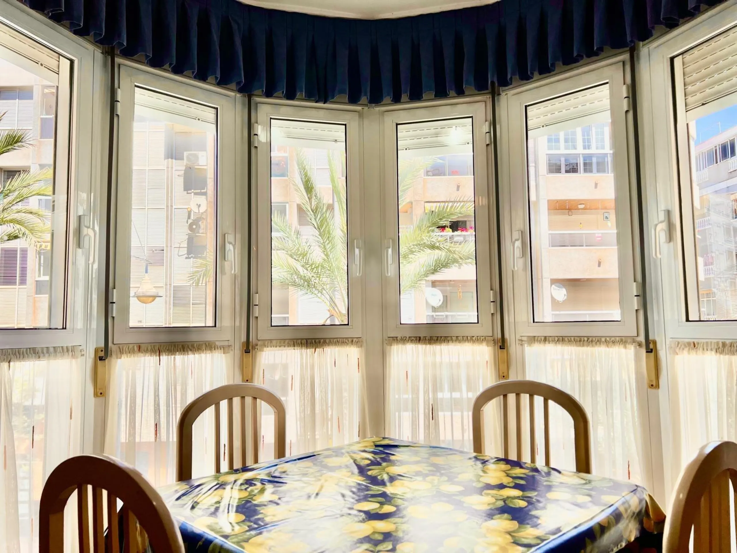 IMPECABLE VIVIENDA DE 2 HABITACIONES + PARKING EN PLENA AVENIDA DE LAS HABANERAS, A TAN SOLO 450m DE LA PLAYA