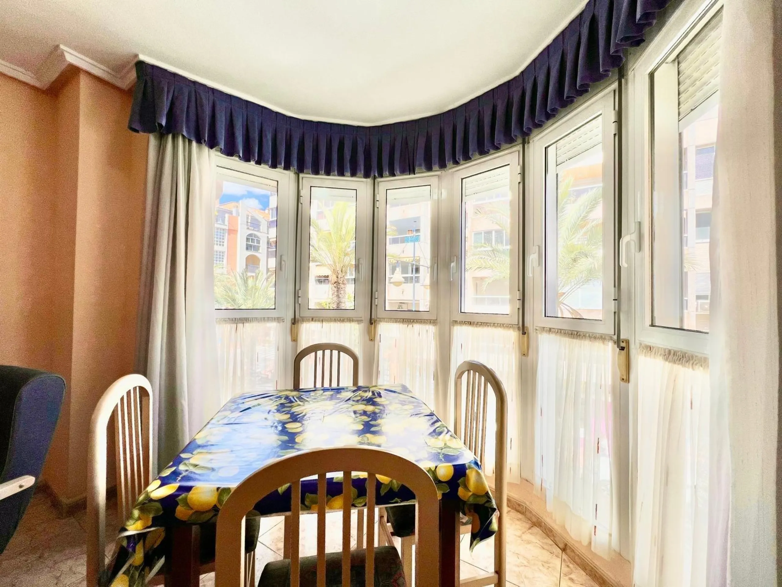IMPECABLE VIVIENDA DE 2 HABITACIONES + PARKING EN PLENA AVENIDA DE LAS HABANERAS, A TAN SOLO 450m DE LA PLAYA
