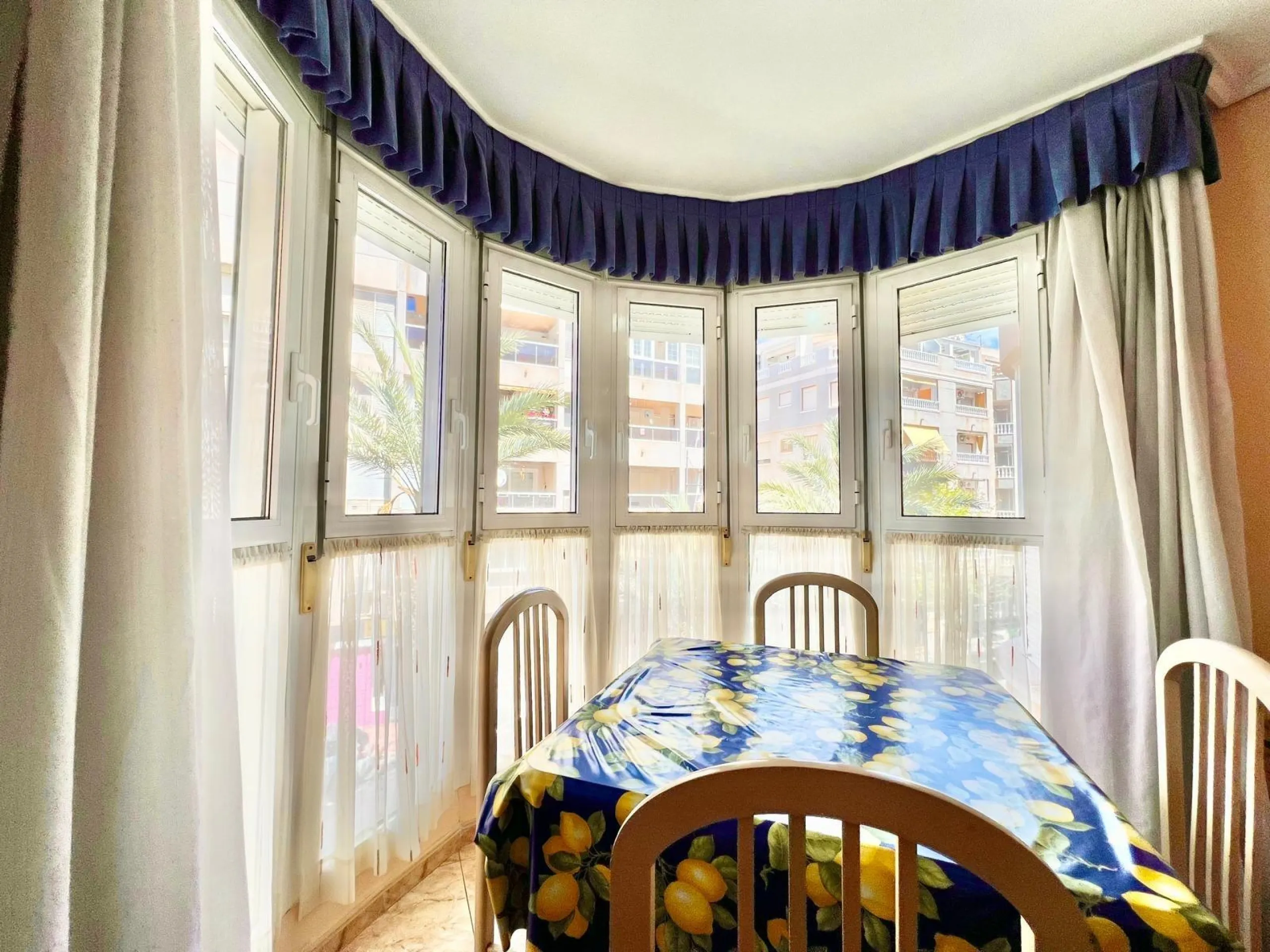 IMPECABLE VIVIENDA DE 2 HABITACIONES + PARKING EN PLENA AVENIDA DE LAS HABANERAS, A TAN SOLO 450m DE LA PLAYA