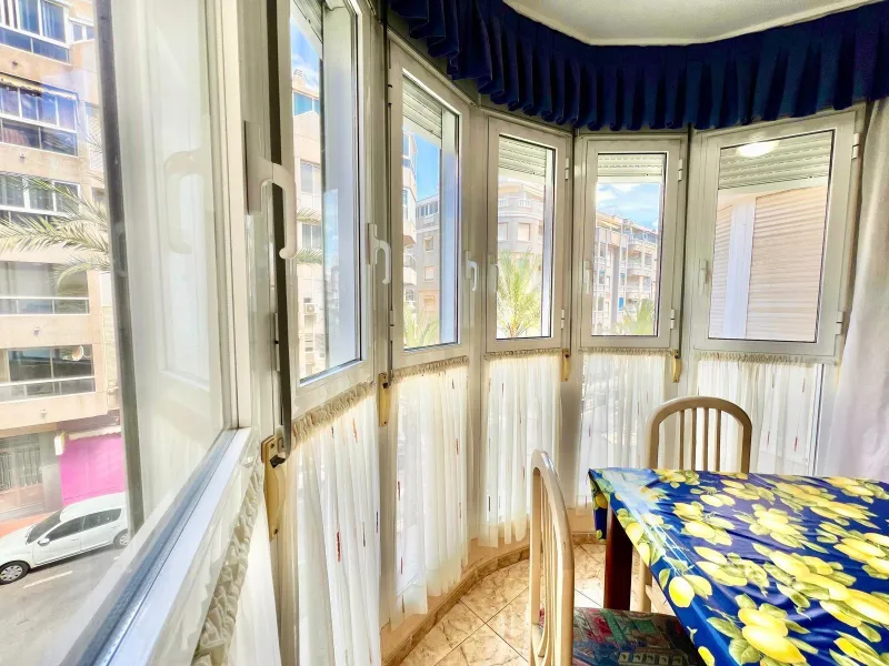 IMPECABLE VIVIENDA DE 2 HABITACIONES + PARKING EN PLENA AVENIDA DE LAS HABANERAS, A TAN SOLO 450m DE LA PLAYA