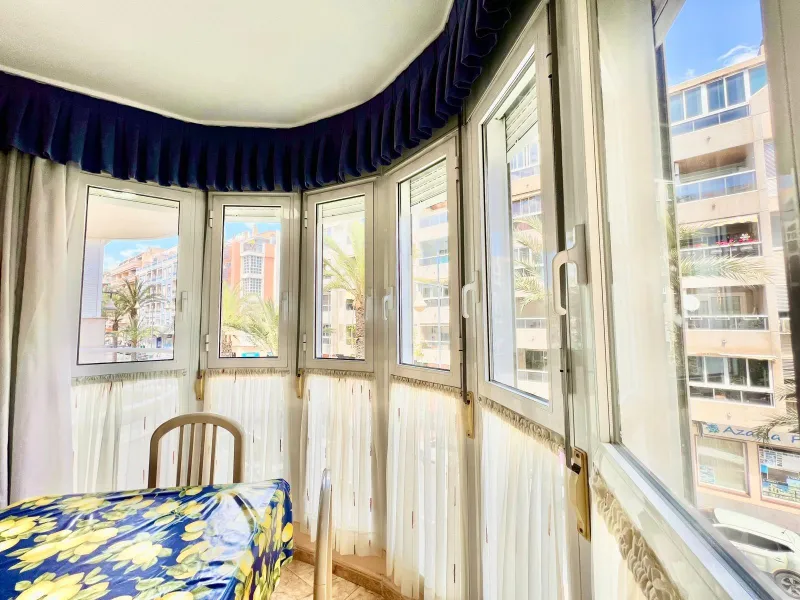 IMPECABLE VIVIENDA DE 2 HABITACIONES + PARKING EN PLENA AVENIDA DE LAS HABANERAS, A TAN SOLO 450m DE LA PLAYA