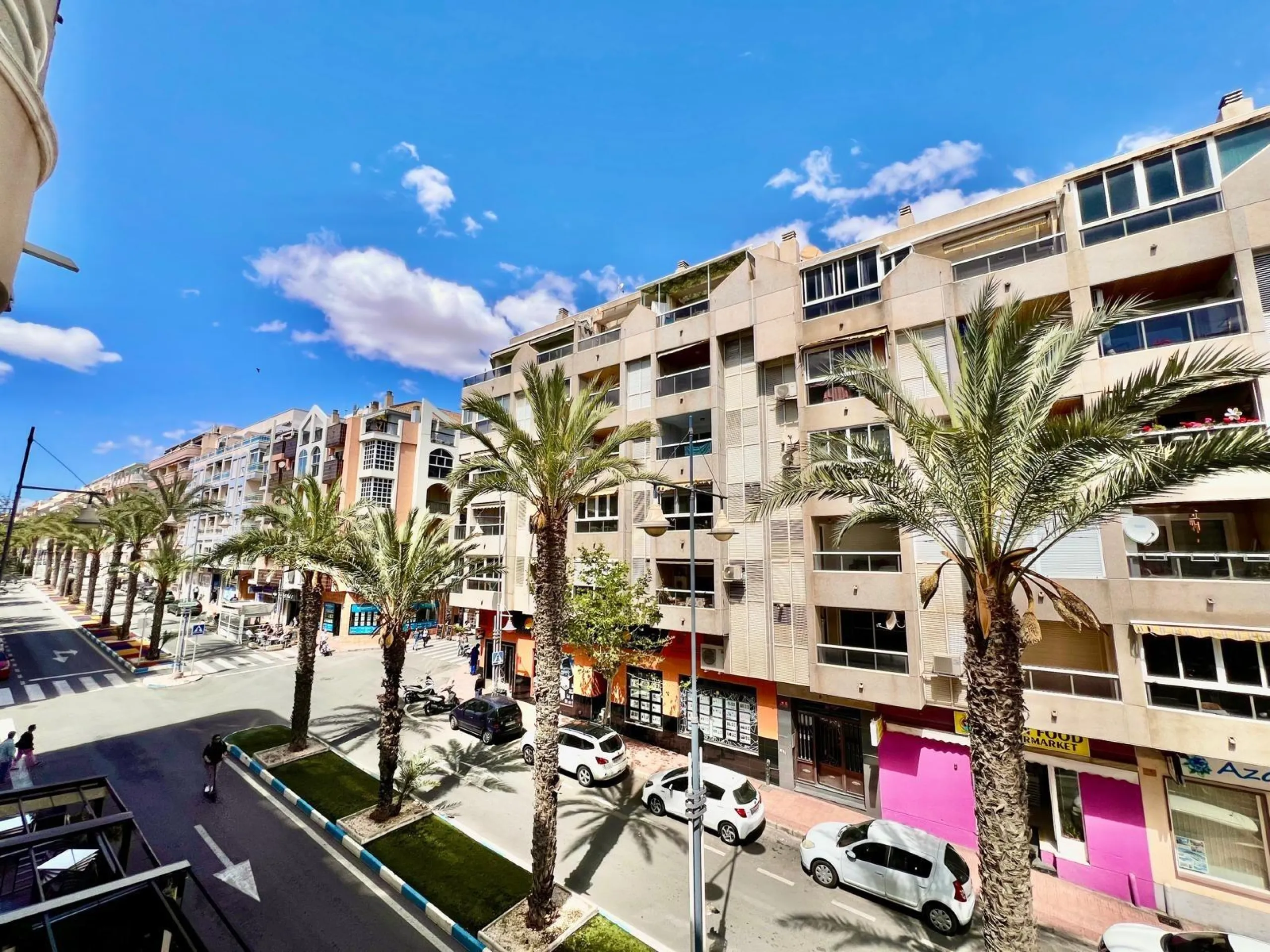 IMPECABLE VIVIENDA DE 2 HABITACIONES + PARKING EN PLENA AVENIDA DE LAS HABANERAS, A TAN SOLO 450m DE LA PLAYA