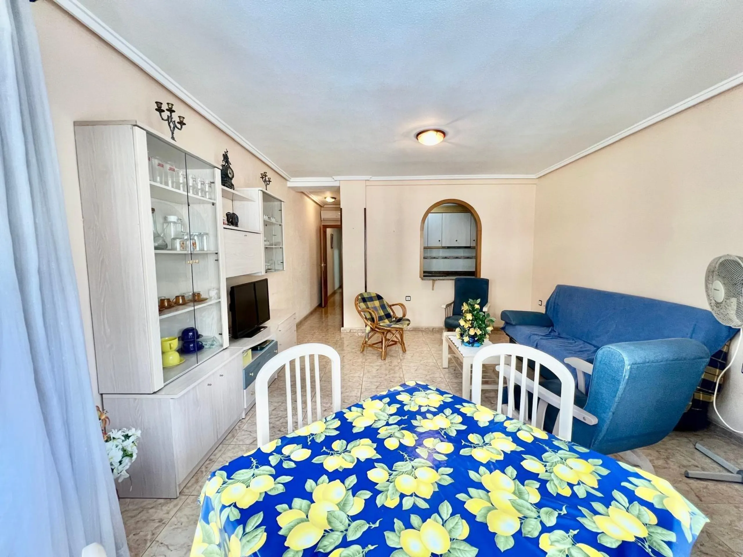 IMPECABLE VIVIENDA DE 2 HABITACIONES + PARKING EN PLENA AVENIDA DE LAS HABANERAS, A TAN SOLO 450m DE LA PLAYA
