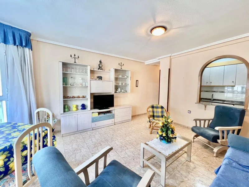 IMPECABLE VIVIENDA DE 2 HABITACIONES + PARKING EN PLENA AVENIDA DE LAS HABANERAS, A TAN SOLO 450m DE LA PLAYA