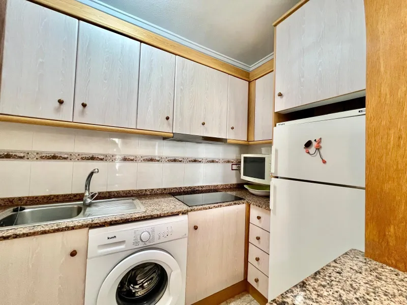 IMPECABLE VIVIENDA DE 2 HABITACIONES + PARKING EN PLENA AVENIDA DE LAS HABANERAS, A TAN SOLO 450m DE LA PLAYA