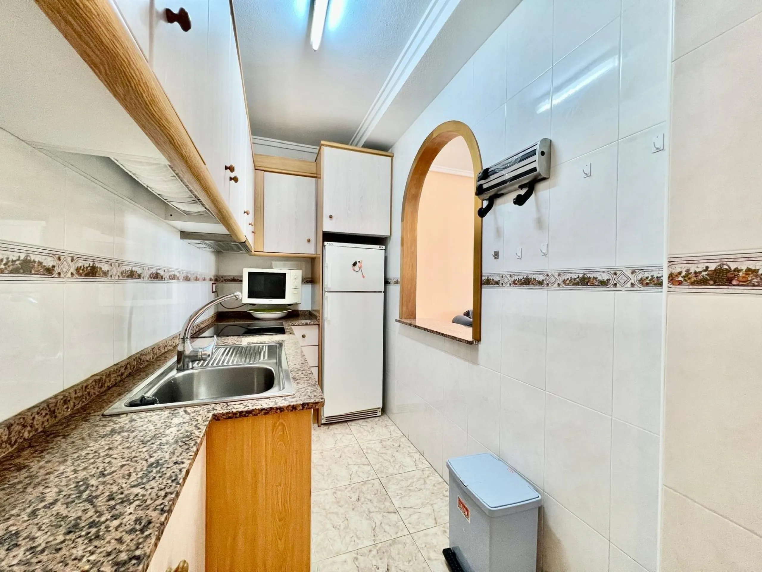 IMPECABLE VIVIENDA DE 2 HABITACIONES + PARKING EN PLENA AVENIDA DE LAS HABANERAS, A TAN SOLO 450m DE LA PLAYA