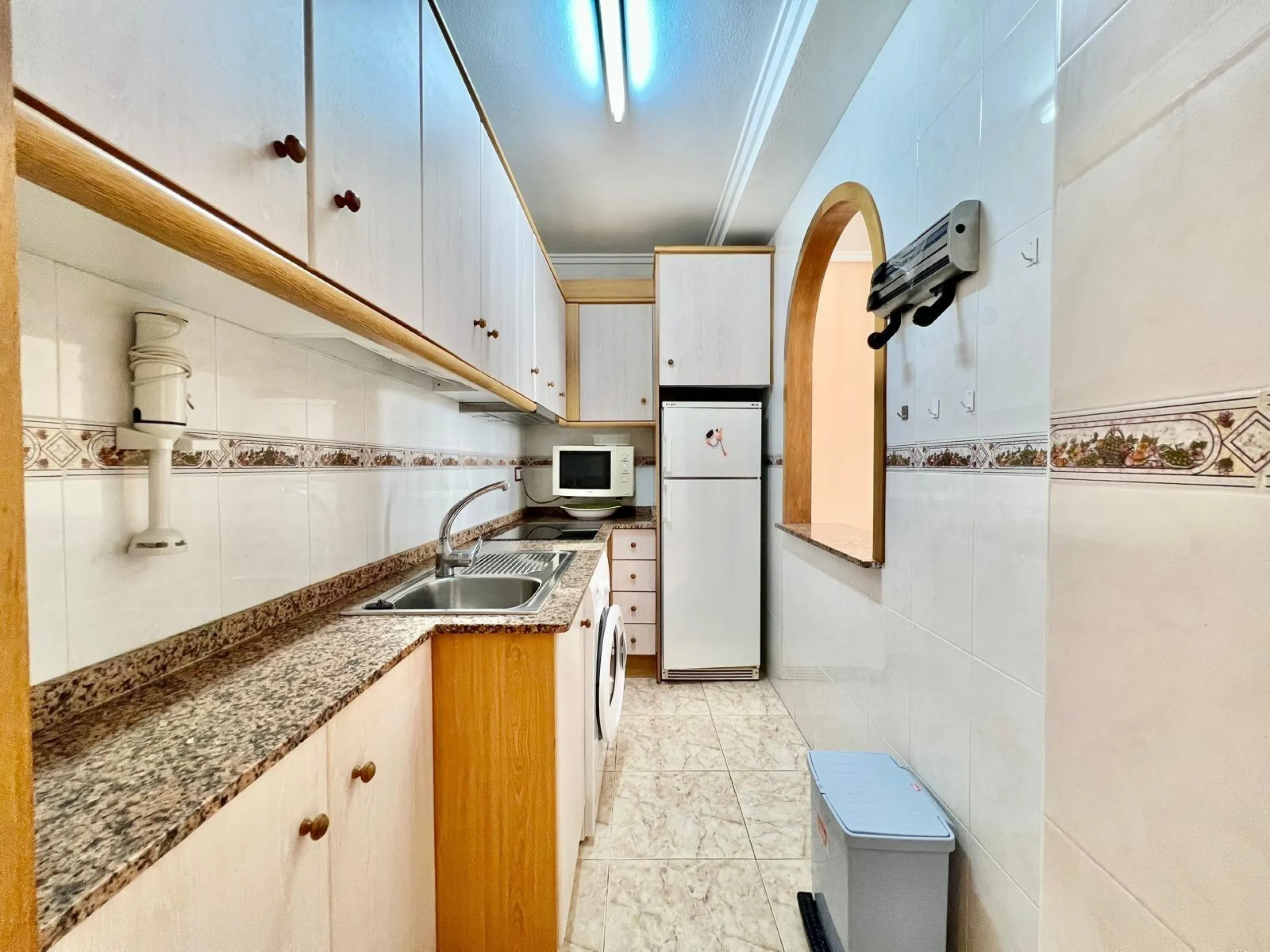 IMPECABLE VIVIENDA DE 2 HABITACIONES + PARKING EN PLENA AVENIDA DE LAS HABANERAS, A TAN SOLO 450m DE LA PLAYA