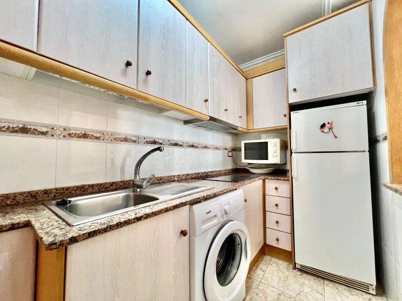IMPECABLE VIVIENDA DE 2 HABITACIONES + PARKING EN PLENA AVENIDA DE LAS HABANERAS, A TAN SOLO 450m DE LA PLAYA