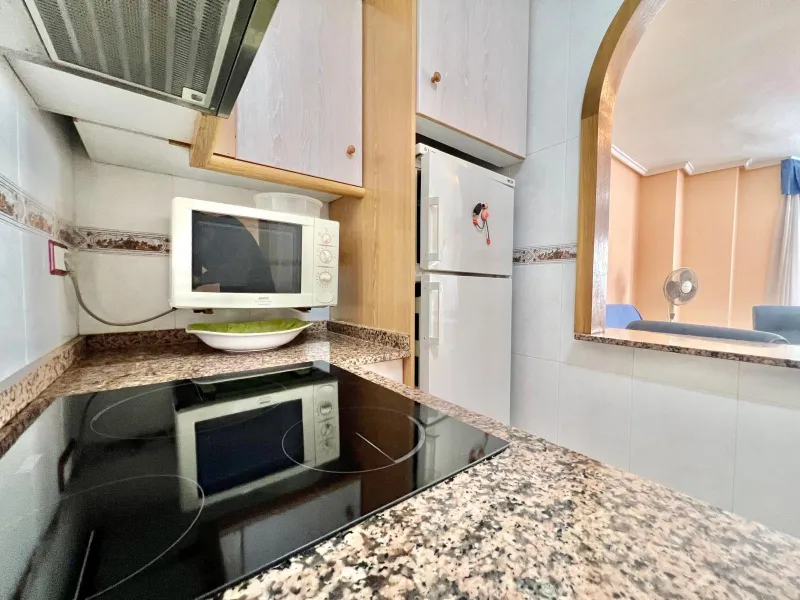 IMPECABLE VIVIENDA DE 2 HABITACIONES + PARKING EN PLENA AVENIDA DE LAS HABANERAS, A TAN SOLO 450m DE LA PLAYA