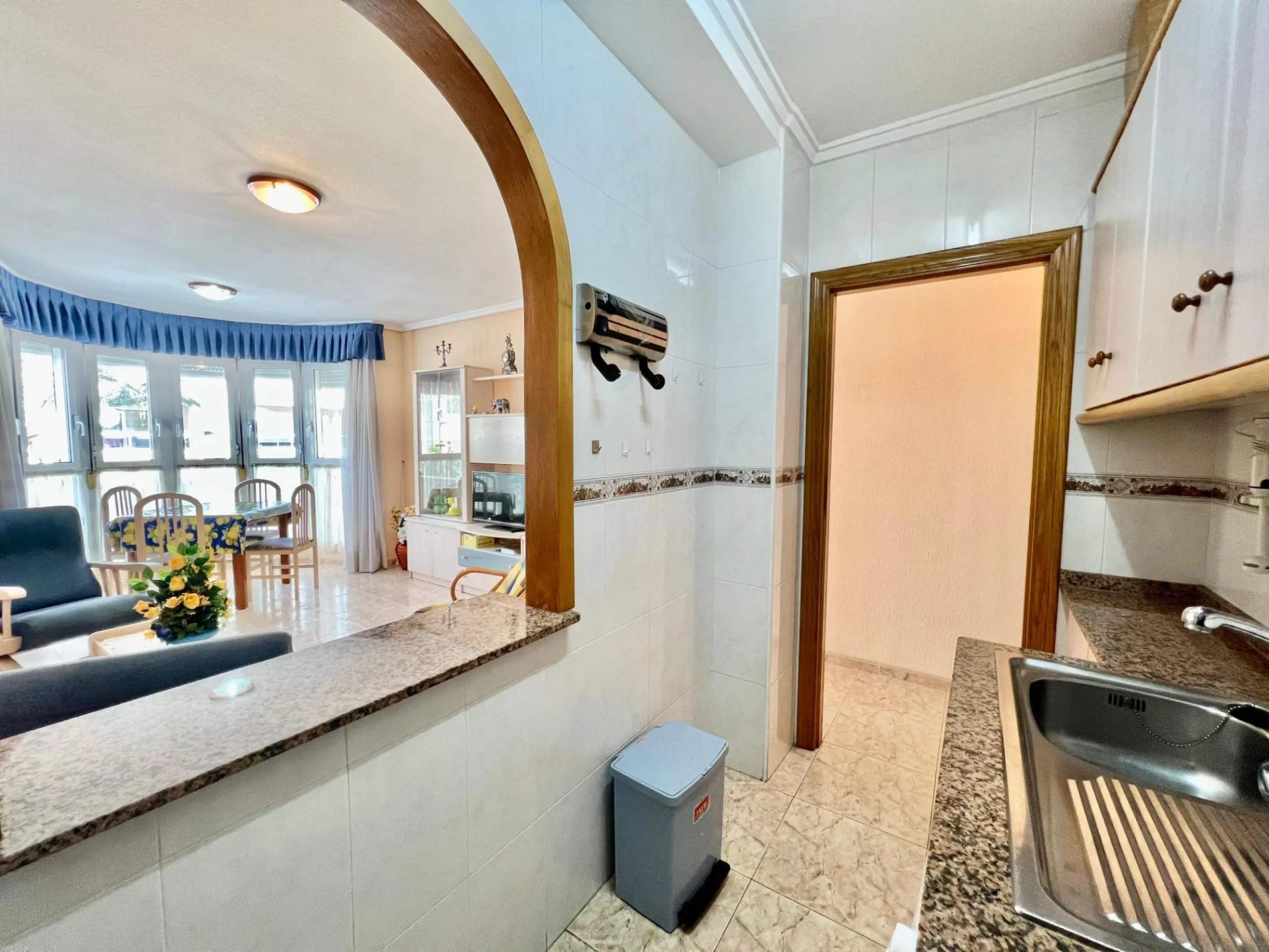 IMPECABLE VIVIENDA DE 2 HABITACIONES + PARKING EN PLENA AVENIDA DE LAS HABANERAS, A TAN SOLO 450m DE LA PLAYA