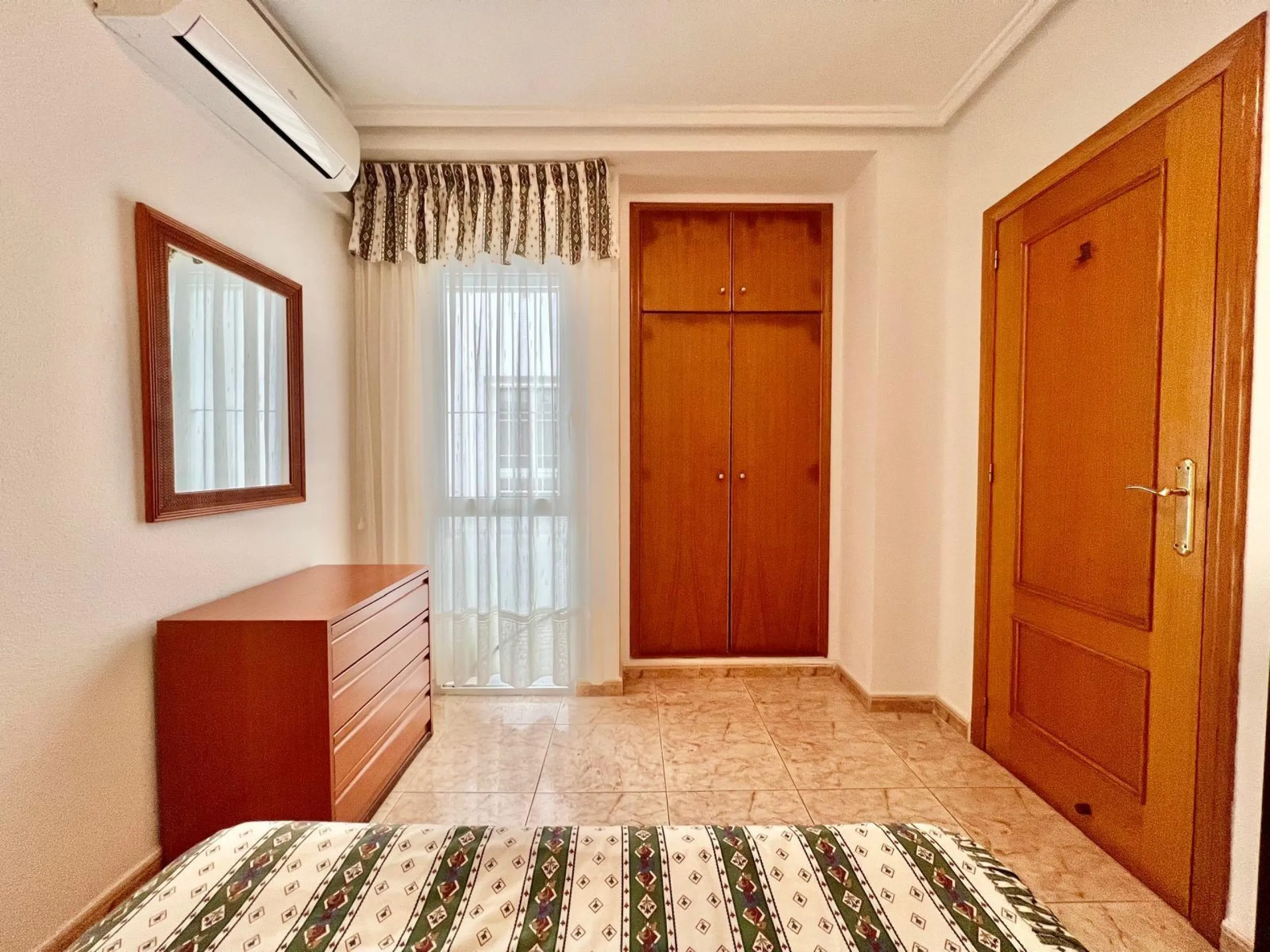 IMPECABLE VIVIENDA DE 2 HABITACIONES + PARKING EN PLENA AVENIDA DE LAS HABANERAS, A TAN SOLO 450m DE LA PLAYA