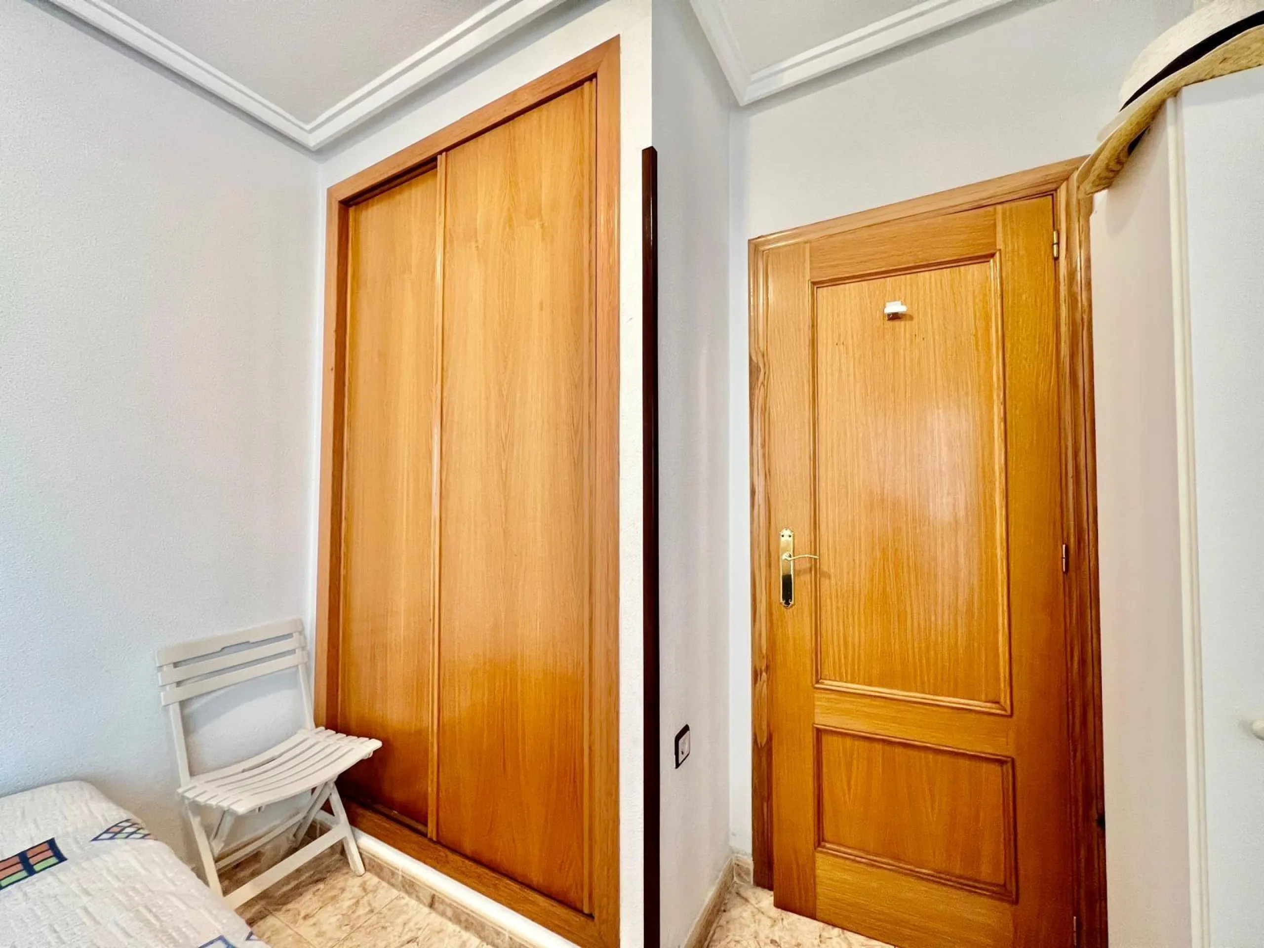 IMPECABLE VIVIENDA DE 2 HABITACIONES + PARKING EN PLENA AVENIDA DE LAS HABANERAS, A TAN SOLO 450m DE LA PLAYA