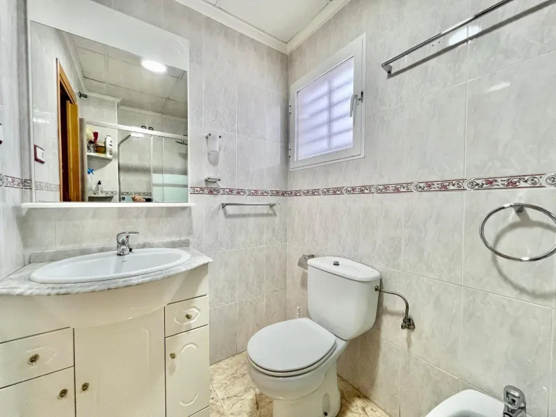 IMPECABLE VIVIENDA DE 2 HABITACIONES + PARKING EN PLENA AVENIDA DE LAS HABANERAS, A TAN SOLO 450m DE LA PLAYA