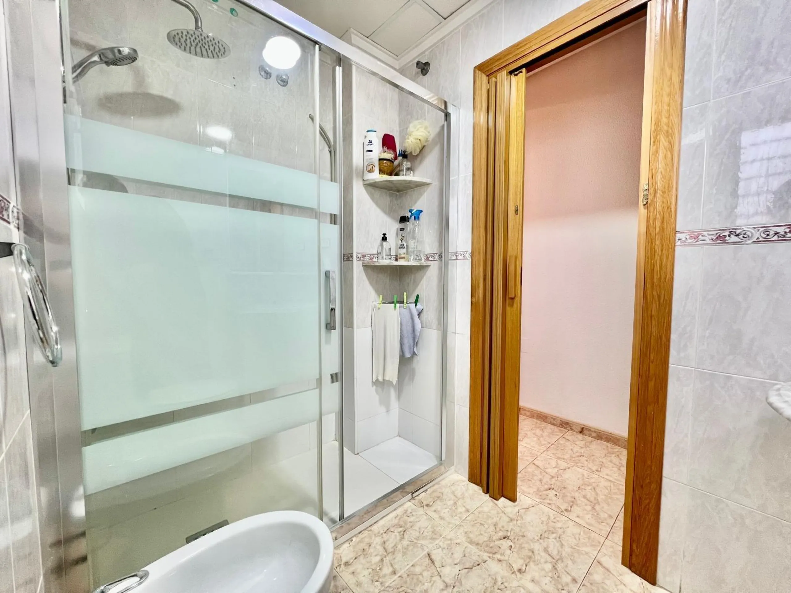 IMPECABLE VIVIENDA DE 2 HABITACIONES + PARKING EN PLENA AVENIDA DE LAS HABANERAS, A TAN SOLO 450m DE LA PLAYA