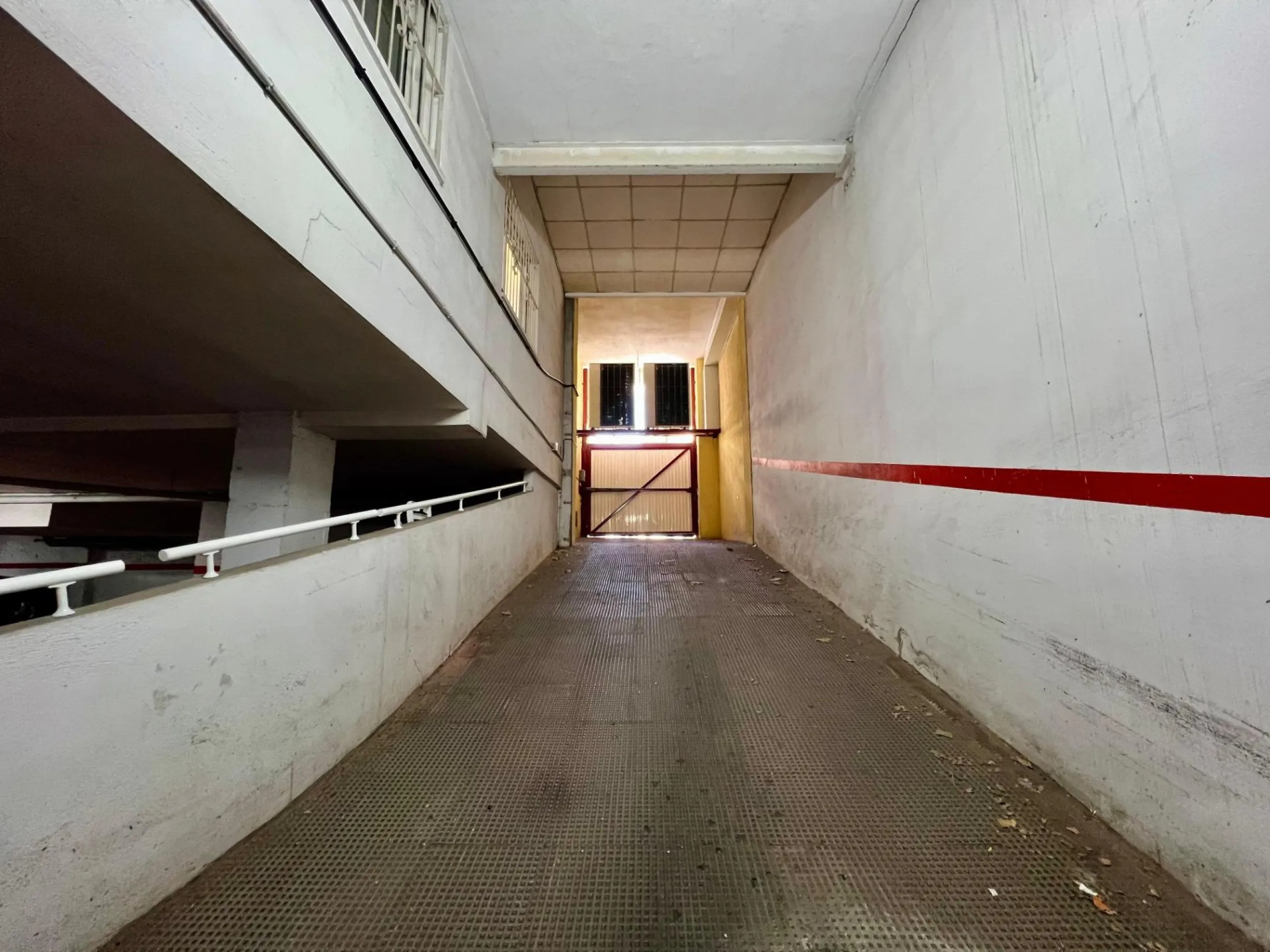 IMPECABLE VIVIENDA DE 2 HABITACIONES + PARKING EN PLENA AVENIDA DE LAS HABANERAS, A TAN SOLO 450m DE LA PLAYA