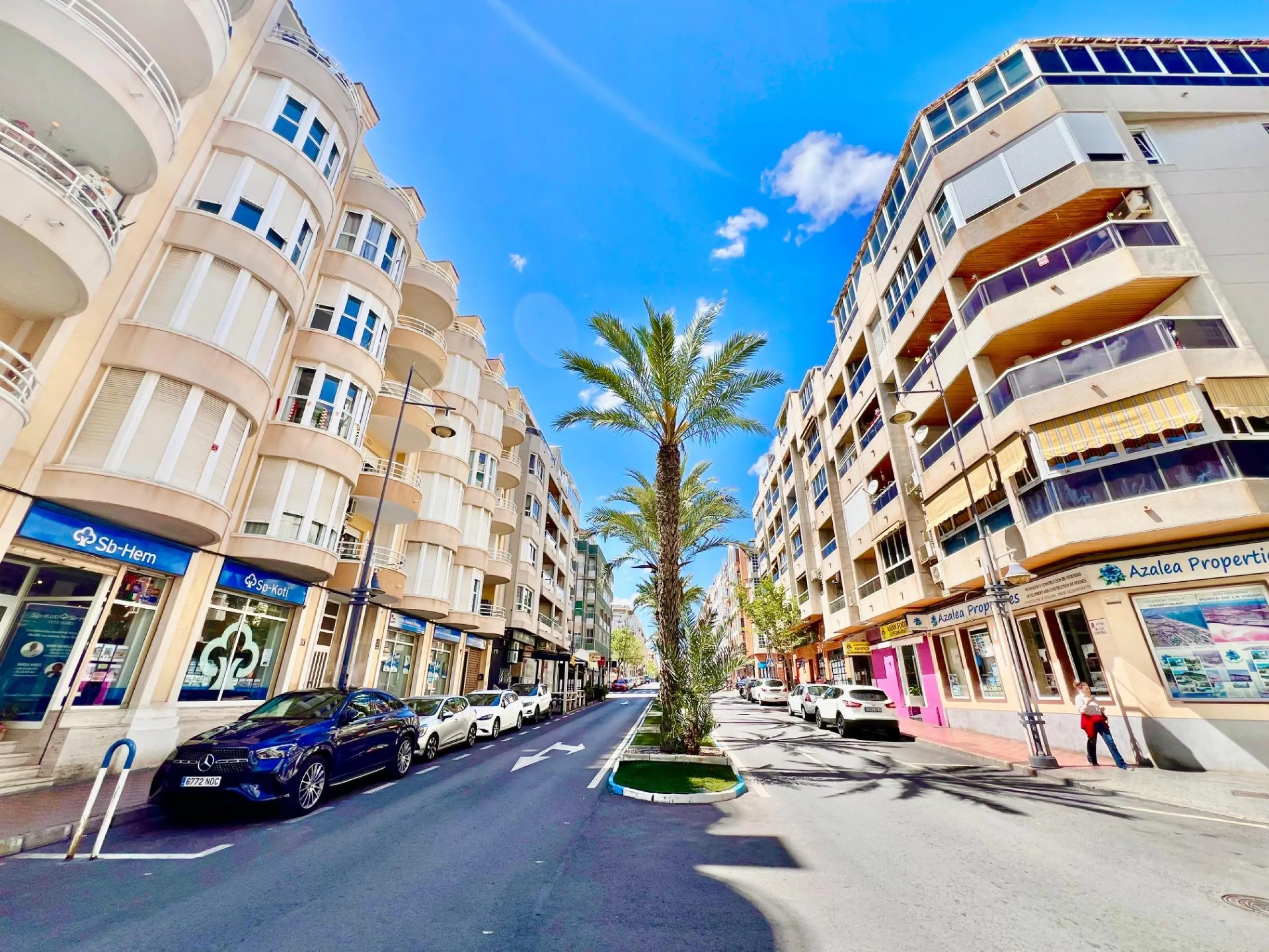IMPECABLE VIVIENDA DE 2 HABITACIONES + PARKING EN PLENA AVENIDA DE LAS HABANERAS, A TAN SOLO 450m DE LA PLAYA