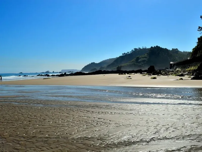 Encanto y paz en Piñera: Tu refugio junto a la playa de Aguilar