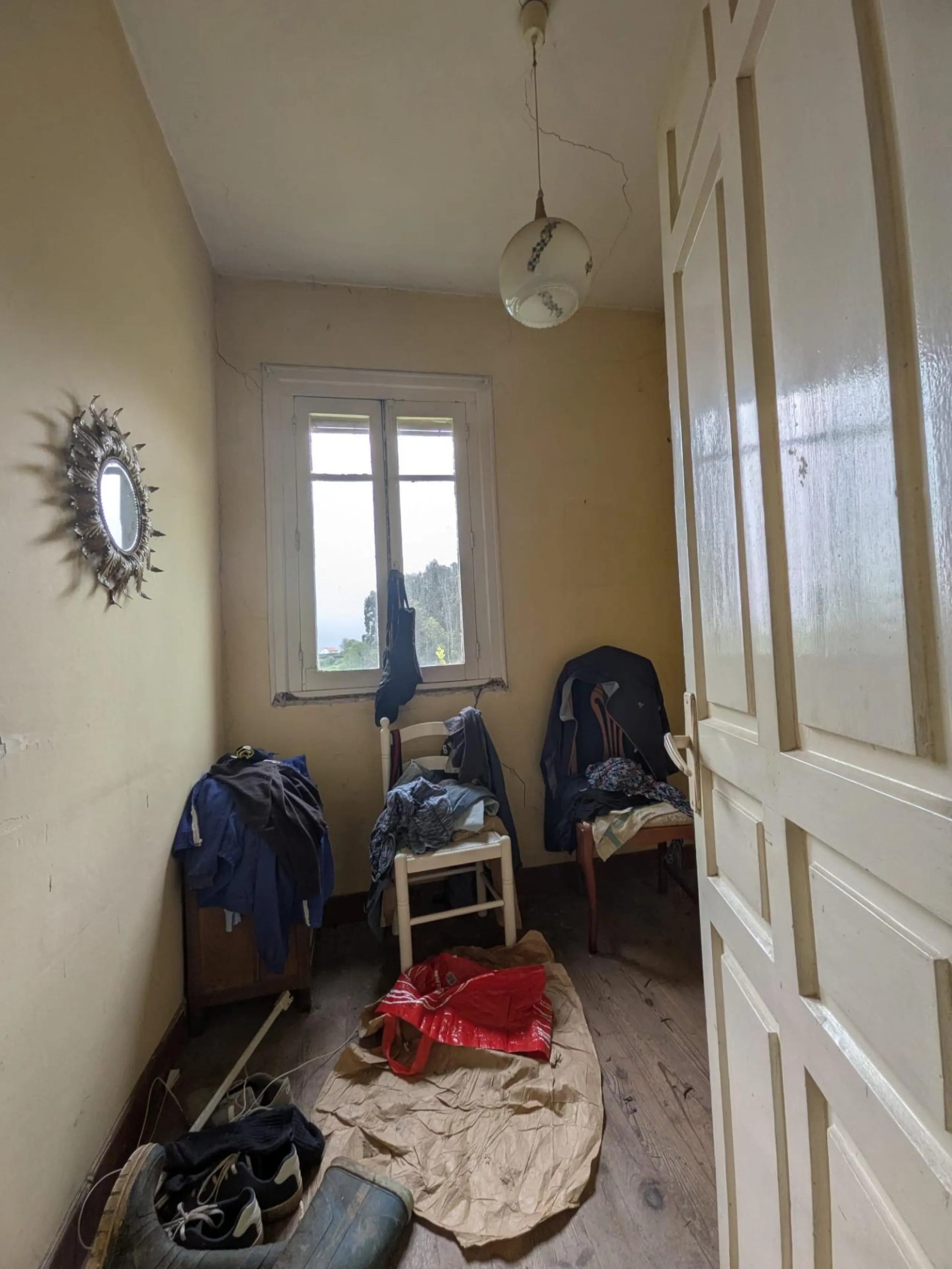 Пентхаус с видом на море в Пиньере: ваш оазис у прибрежного города Агилар.

Представьте себе жизнь, где каждый день начинается с морского бриза и потрясающего вида. Этот роскошный пентхаус предлагает идеальное сочетание комфорта, элегантности и близости к пляжу Агилар.

В просторном жилье 5 спален и 6 полных ванных комнат.  Общая площадь – 350 м². Здесь есть все для вашего максимального удобства: современная кухня, просторные гостиные и отдельные зоны отдыха.

Наслаждайтесь приватным солярием с панорамными видами.  В доме установлена аэротермальная система для поддержания комфортной температуры в любое время года. 

Расположенный в престижном жилом комплексе, этот пентхаус предлагает безопасность и эксклюзивность.  Участок – 1200 м².  Идеальное место для тех, кто ценит тишину и спокойствие.

Не упустите возможность стать владельцем этого уникального предложения на Коста-дель-Соль