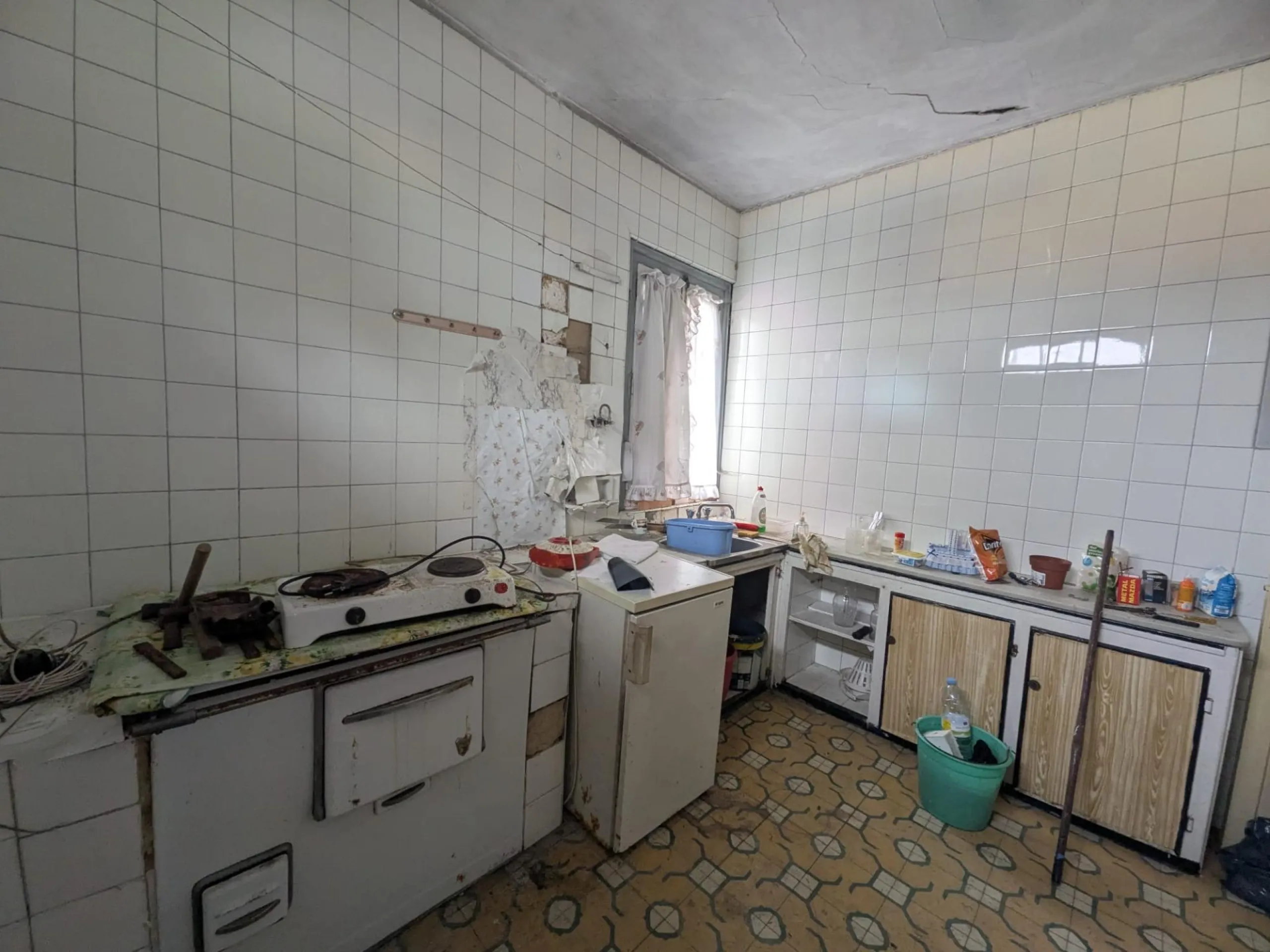 Пентхаус с видом на море в Пиньере: ваш оазис у прибрежного города Агилар.

Представьте себе жизнь, где каждый день начинается с морского бриза и потрясающего вида. Этот роскошный пентхаус предлагает идеальное сочетание комфорта, элегантности и близости к пляжу Агилар.

В просторном жилье 5 спален и 6 полных ванных комнат.  Общая площадь – 350 м². Здесь есть все для вашего максимального удобства: современная кухня, просторные гостиные и отдельные зоны отдыха.

Наслаждайтесь приватным солярием с панорамными видами.  В доме установлена аэротермальная система для поддержания комфортной температуры в любое время года. 

Расположенный в престижном жилом комплексе, этот пентхаус предлагает безопасность и эксклюзивность.  Участок – 1200 м².  Идеальное место для тех, кто ценит тишину и спокойствие.

Не упустите возможность стать владельцем этого уникального предложения на Коста-дель-Соль