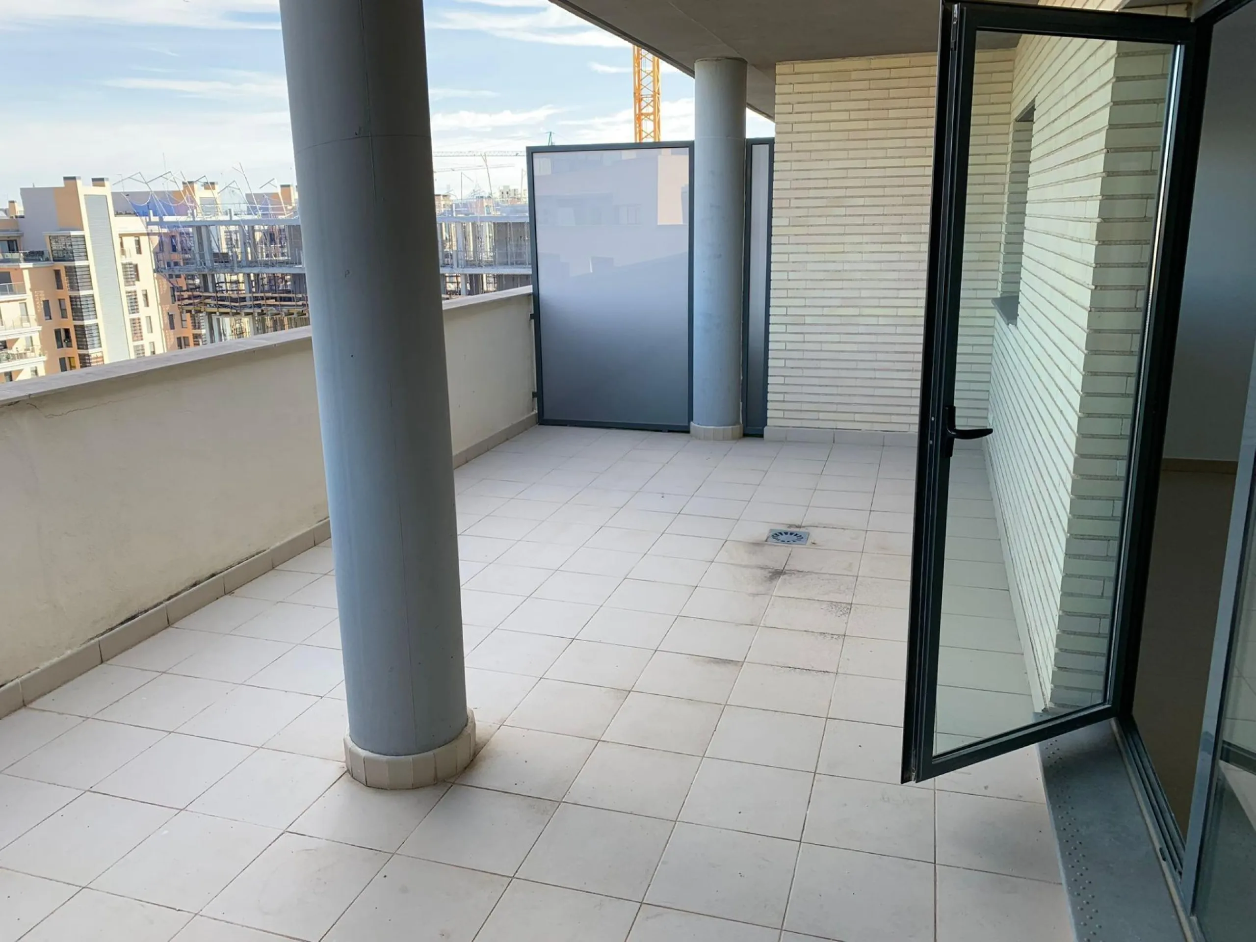 ✨ ÁTICO DE LUJO EN PAU 5 CON SOLÁRIUM PRIVADO Y VISTAS AL CASTILLO ✨