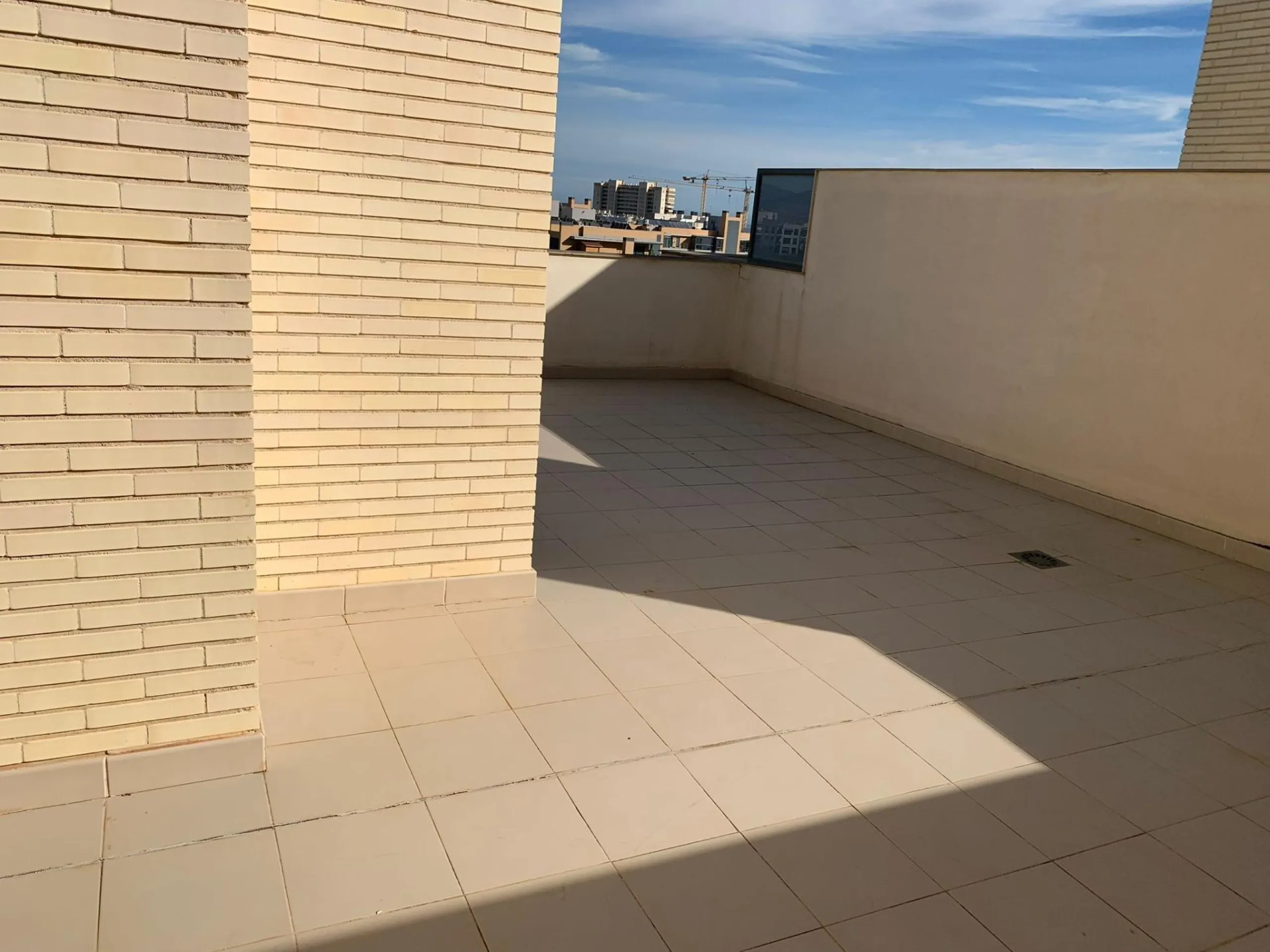 ✨ ÁTICO DE LUJO EN PAU 5 CON SOLÁRIUM PRIVADO Y VISTAS AL CASTILLO ✨