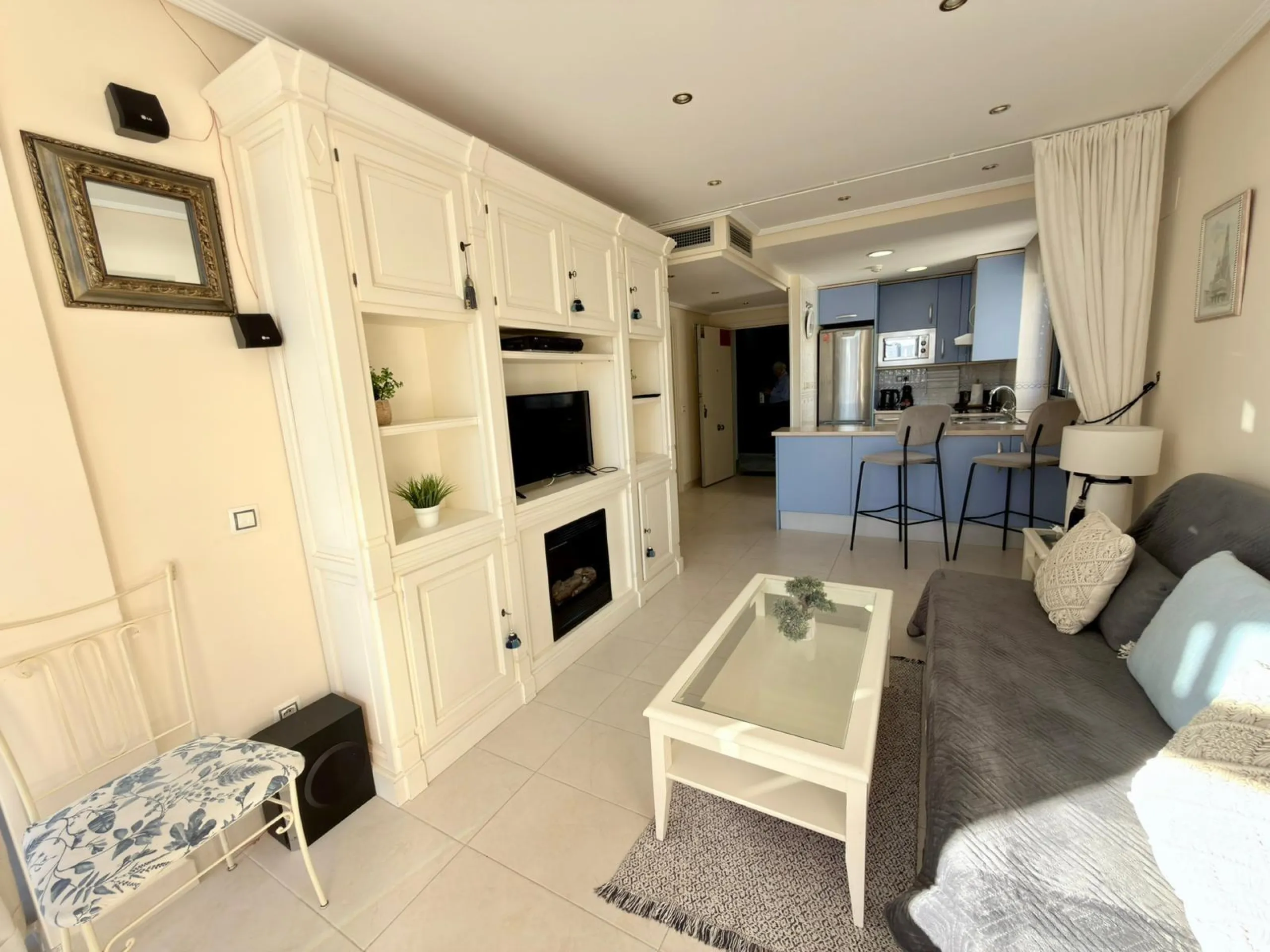 APARTAMENTO CON LICENCIA TURISTICA Y VISTAS AL MAR EN RINCON DE LOIX
