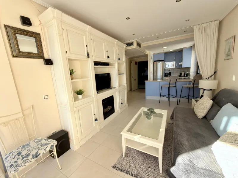 APARTAMENTO CON LICENCIA TURISTICA Y VISTAS AL MAR EN RINCON DE LOIX