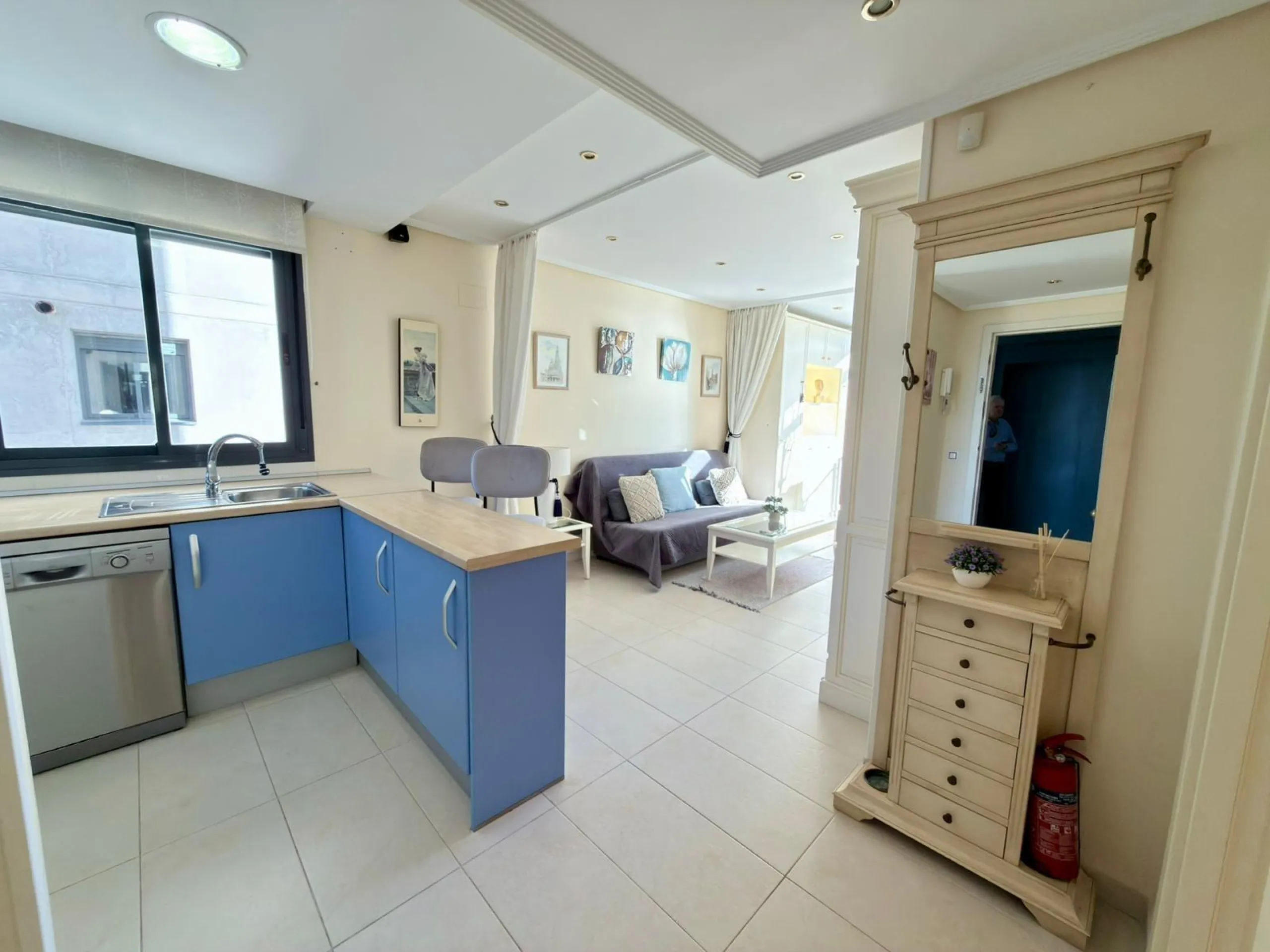 APARTAMENTO CON LICENCIA TURISTICA Y VISTAS AL MAR EN RINCON DE LOIX