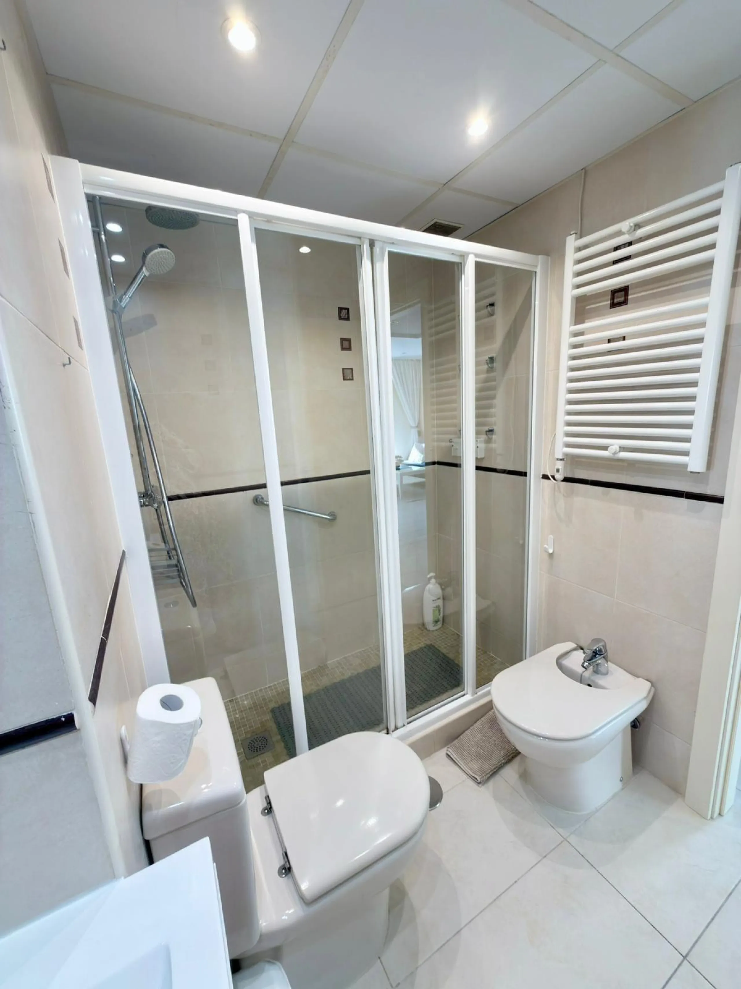 APARTAMENTO CON LICENCIA TURISTICA Y VISTAS AL MAR EN RINCON DE LOIX