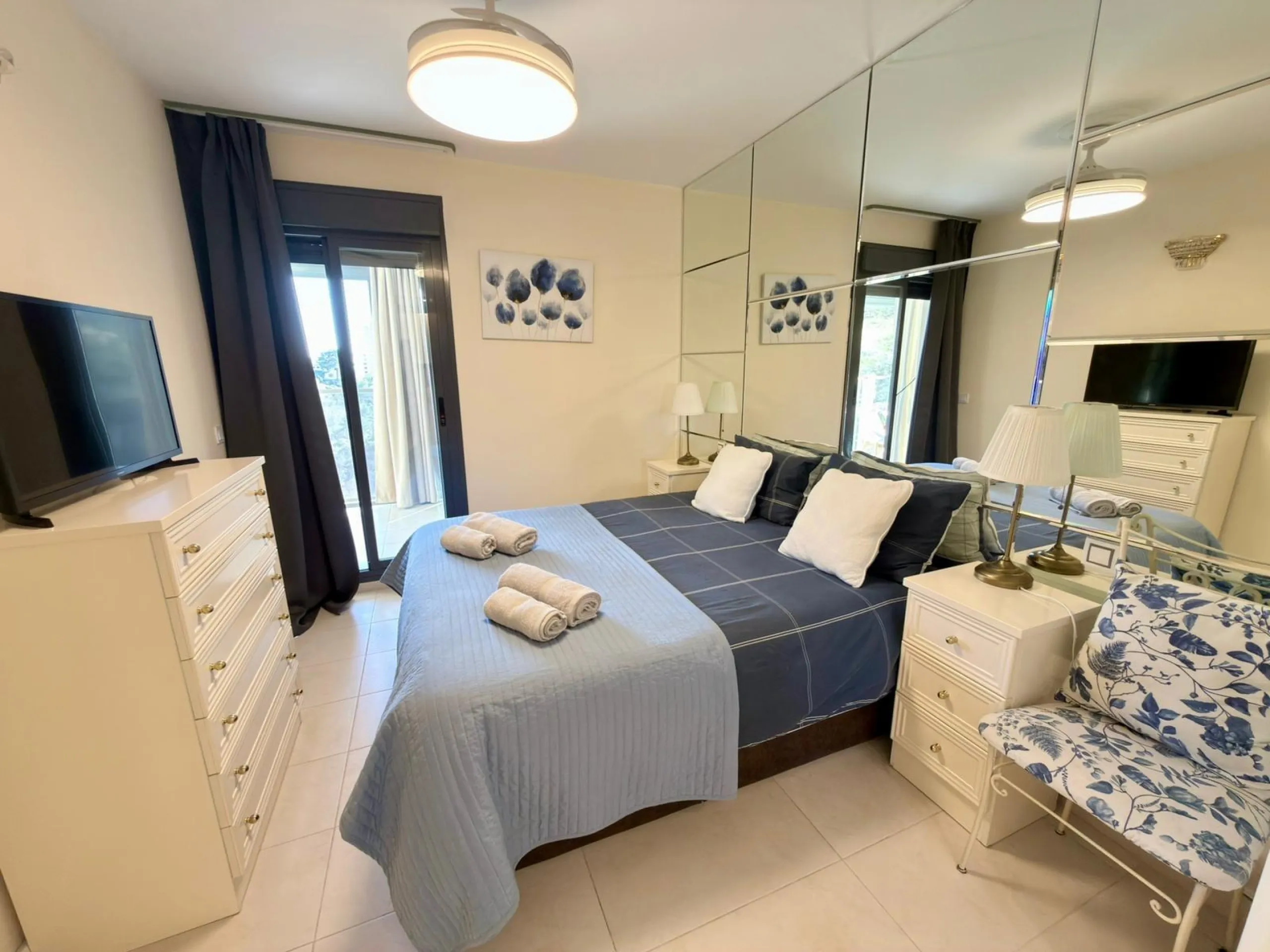 APARTAMENTO CON LICENCIA TURISTICA Y VISTAS AL MAR EN RINCON DE LOIX