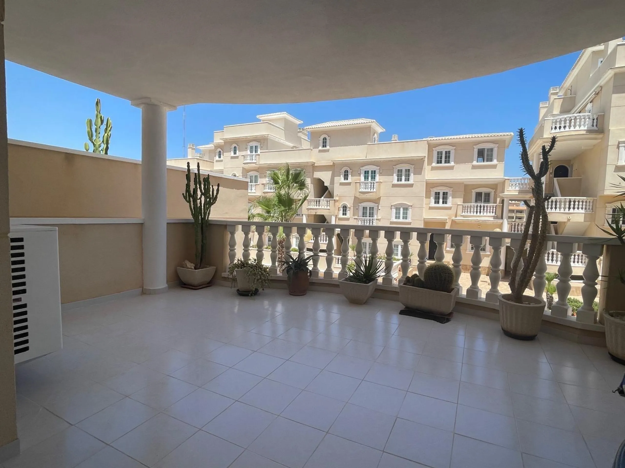 Unique Opportunity: Apartment in Guardamar del Segura, El Moncayo Playa for €250,000
