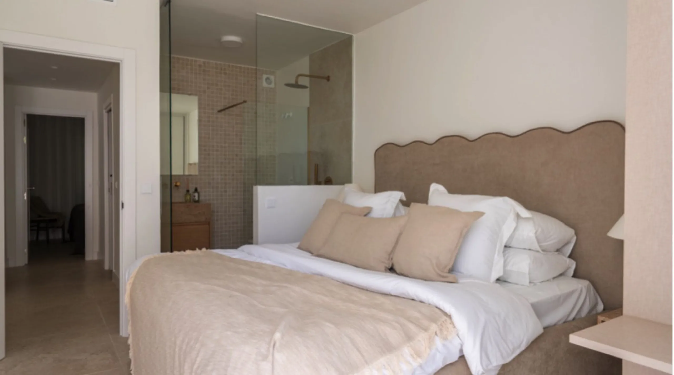 Kürzlich renovierte Erdgeschosswohnung mit 3 Schlafzimmern und individuellen Ausstattungen – La Quinta, Benahavís (Marbella)