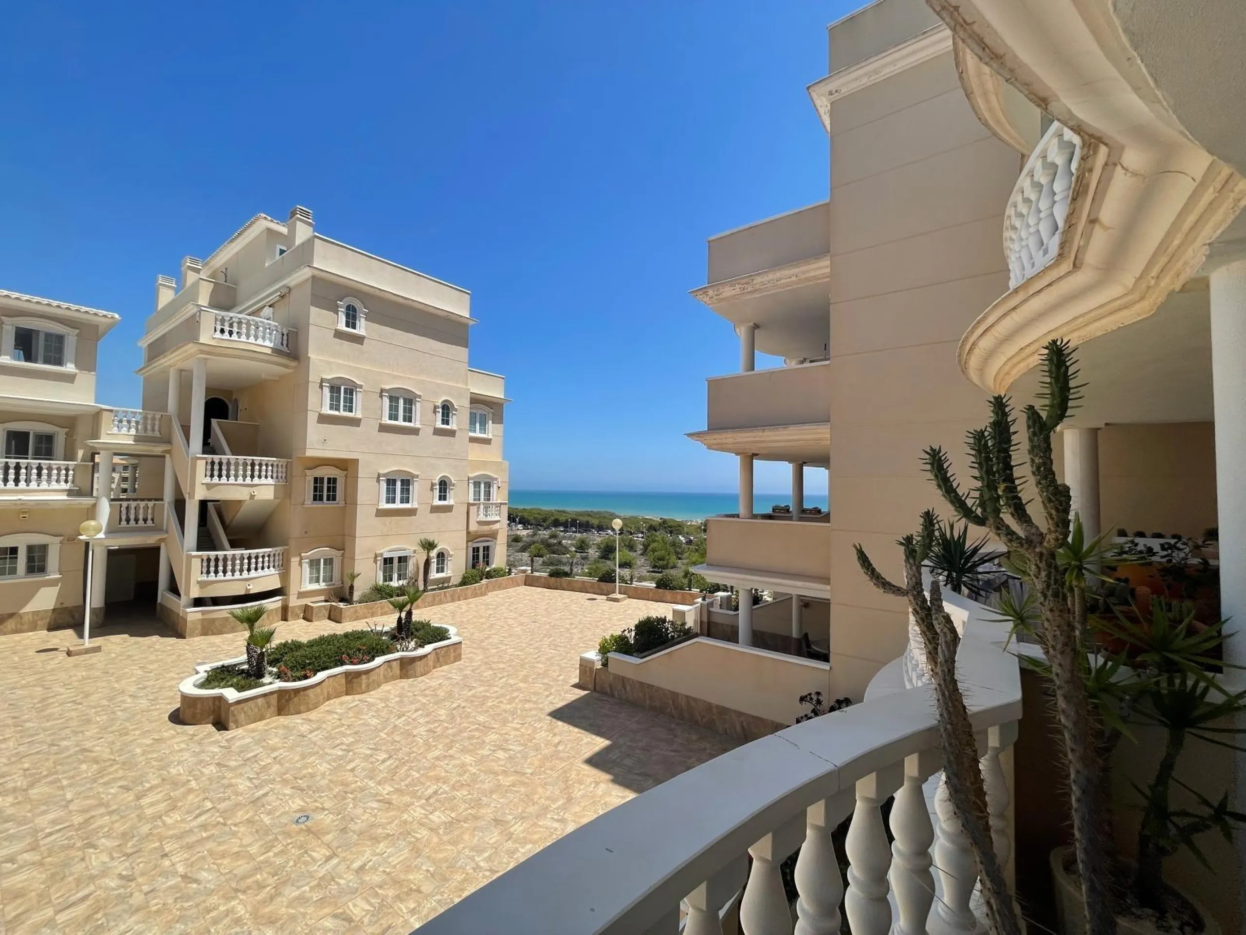 Unique Opportunity: Apartment in Guardamar del Segura, El Moncayo Playa for €250,000
