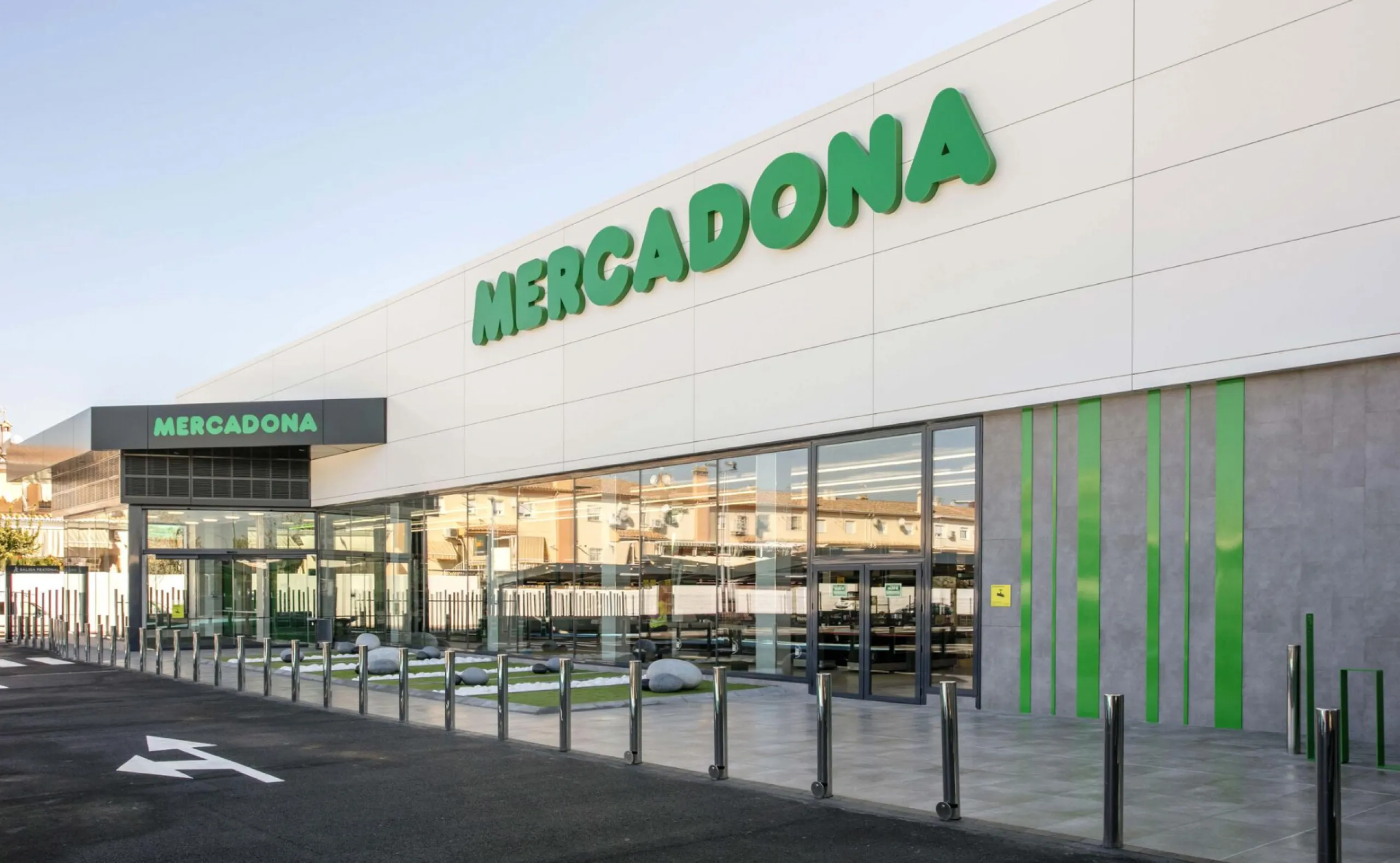 Retail Unit Leased to a Supermarket, Barcelona Metropolitan Area