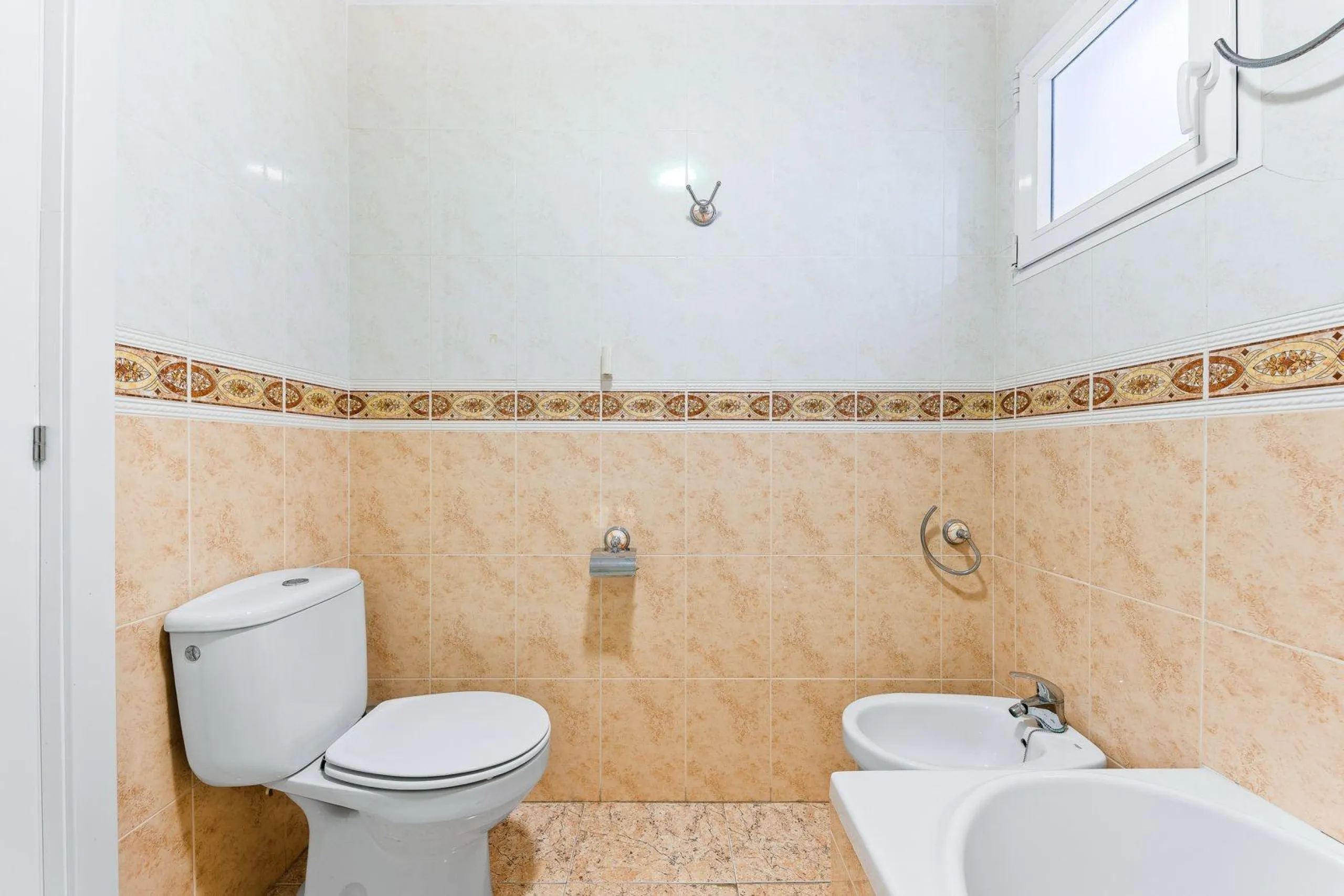 PISO DE 3 DORMITORIOS. 102M2. A 600 M DE LA PLAYA DEL ACEQUIÓN JUNTO AL PARQUE DE LAS NACIONES