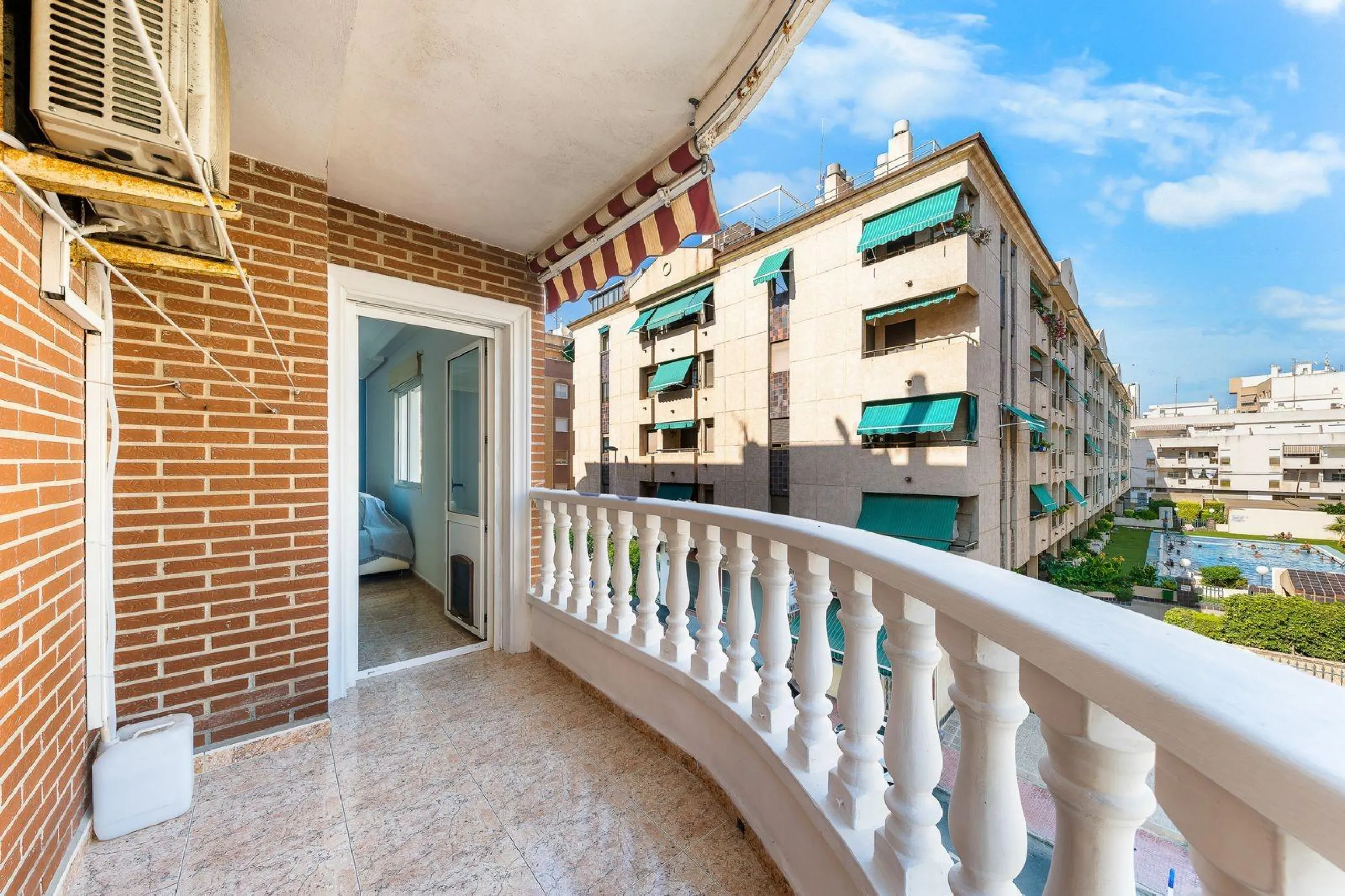 PISO DE 3 DORMITORIOS. 102M2. A 600 M DE LA PLAYA DEL ACEQUIÓN JUNTO AL PARQUE DE LAS NACIONES