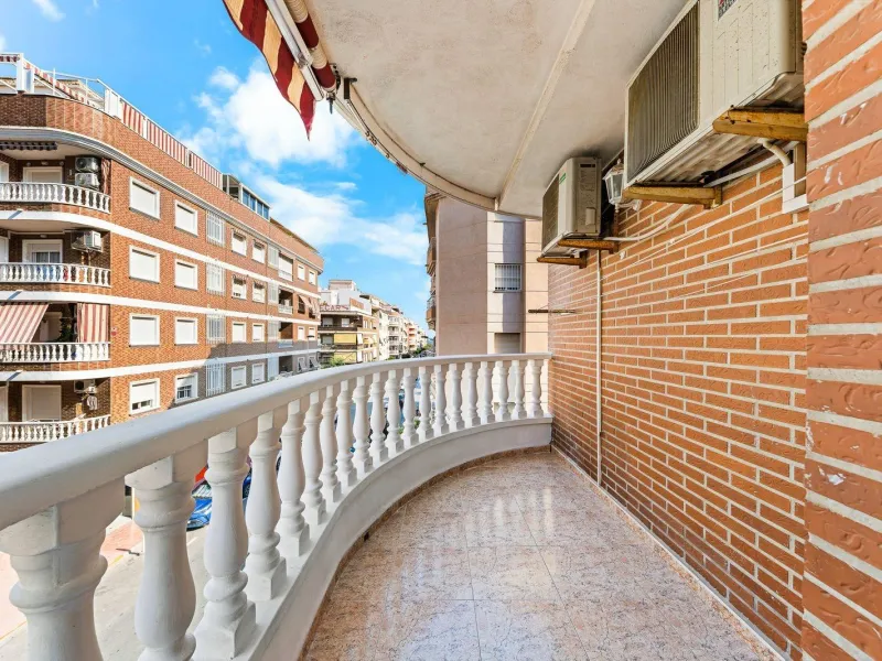 PISO DE 3 DORMITORIOS. 102M2. A 600 M DE LA PLAYA DEL ACEQUIÓN JUNTO AL PARQUE DE LAS NACIONES