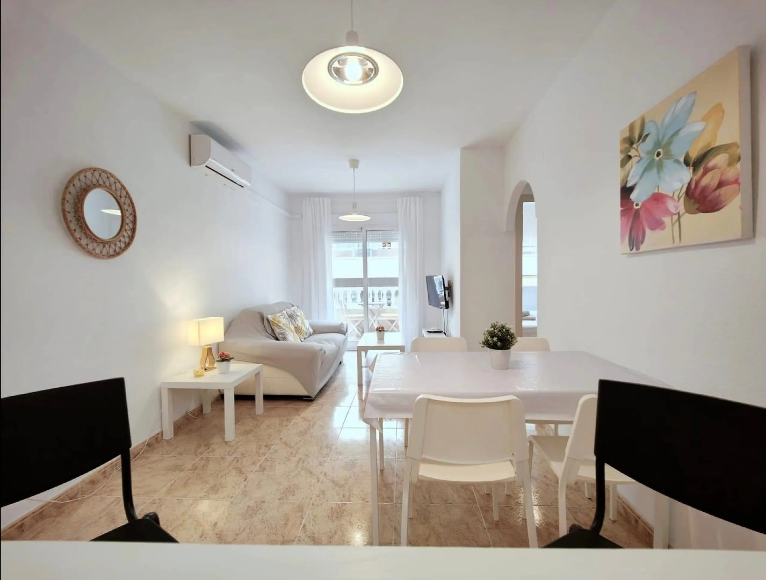 2 BEDROOM 1 BATHROOM APARTMENT WITH POOL IN THE CENTER OF TORREVIEJA