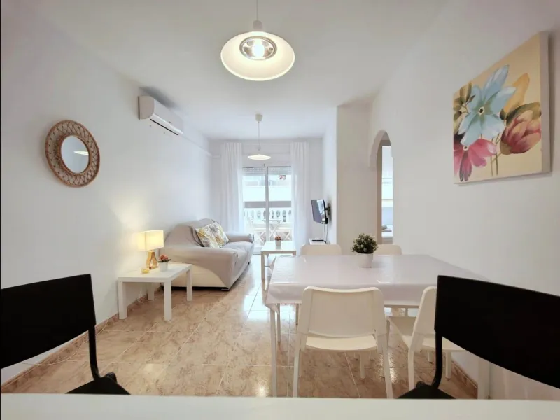 2 BEDROOM 1 BATHROOM APARTMENT WITH POOL IN THE CENTER OF TORREVIEJA