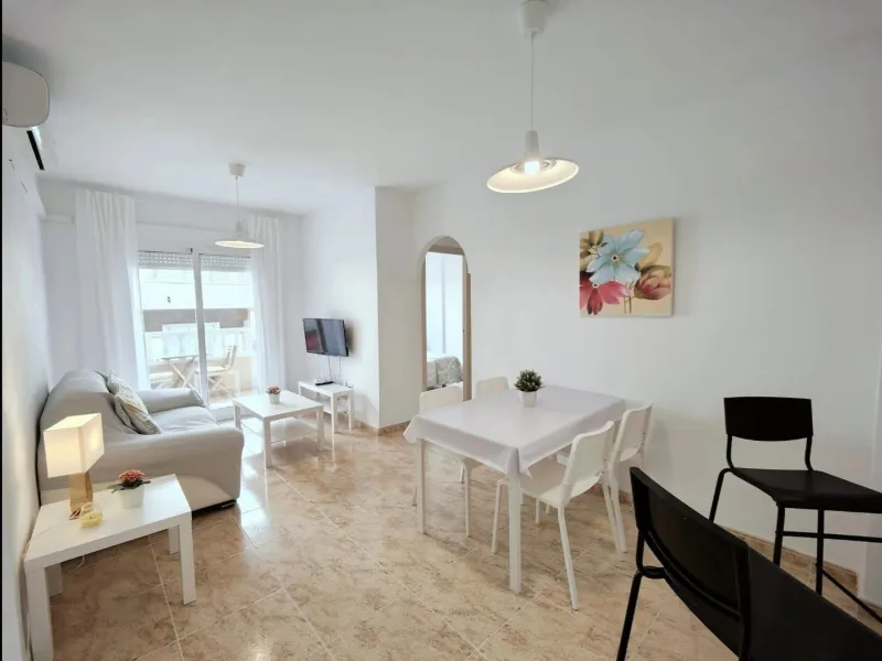 2 BEDROOM 1 BATHROOM APARTMENT WITH POOL IN THE CENTER OF TORREVIEJA