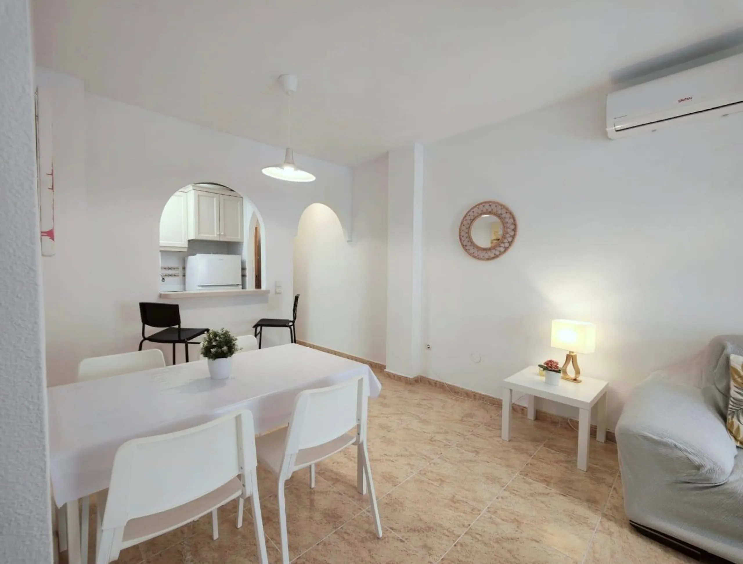 2 BEDROOM 1 BATHROOM APARTMENT WITH POOL IN THE CENTER OF TORREVIEJA