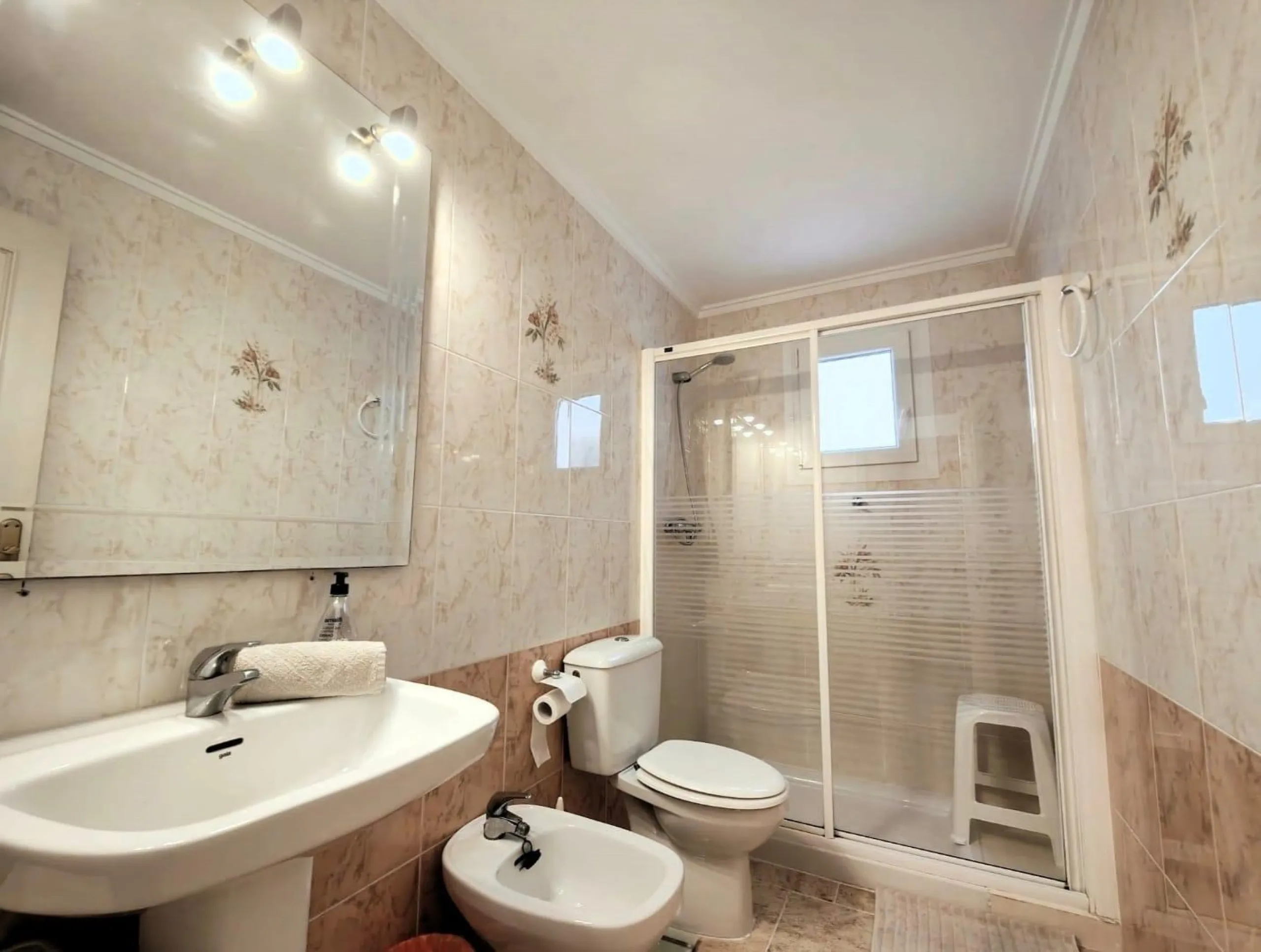 2 BEDROOM 1 BATHROOM APARTMENT WITH POOL IN THE CENTER OF TORREVIEJA