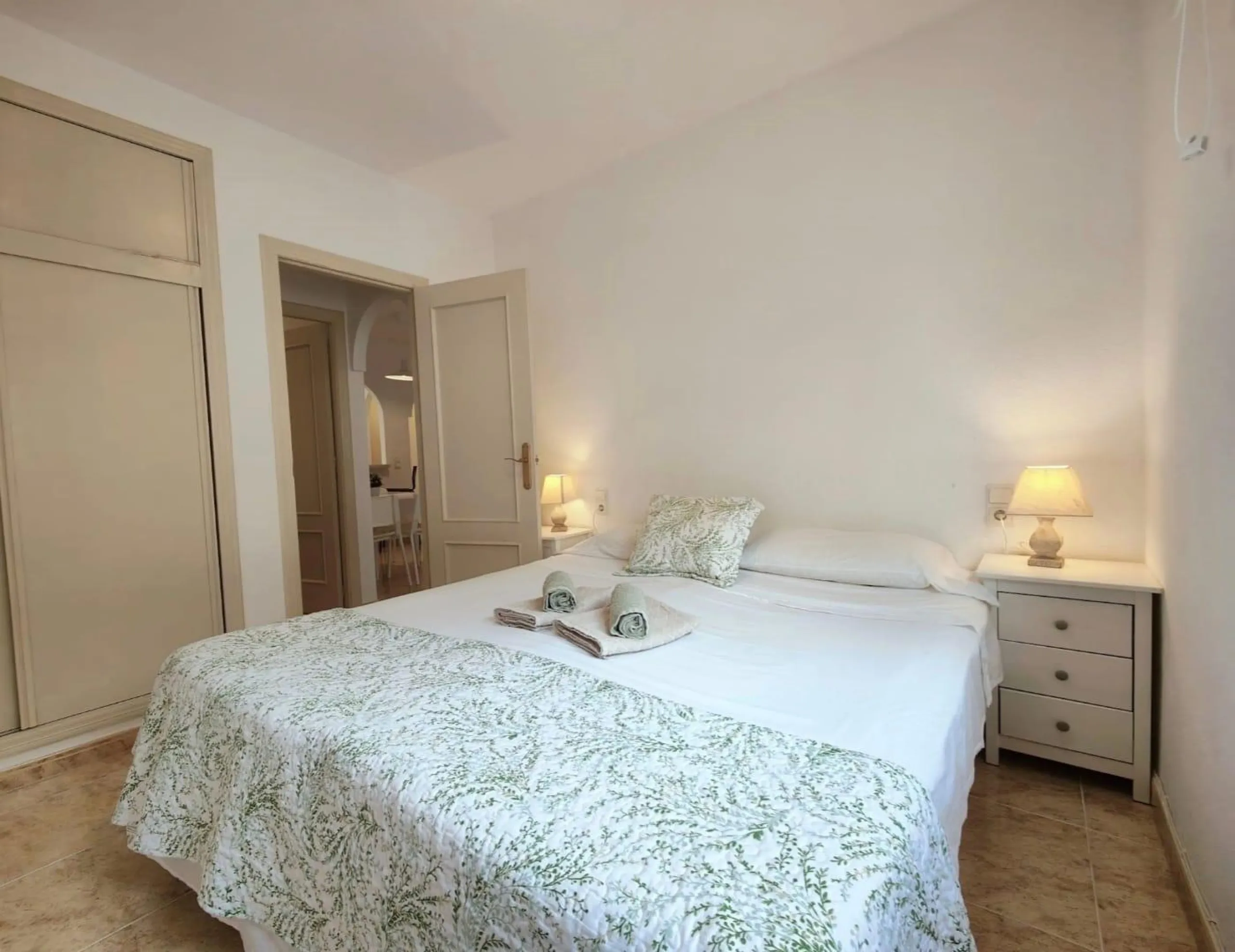 2 BEDROOM 1 BATHROOM APARTMENT WITH POOL IN THE CENTER OF TORREVIEJA